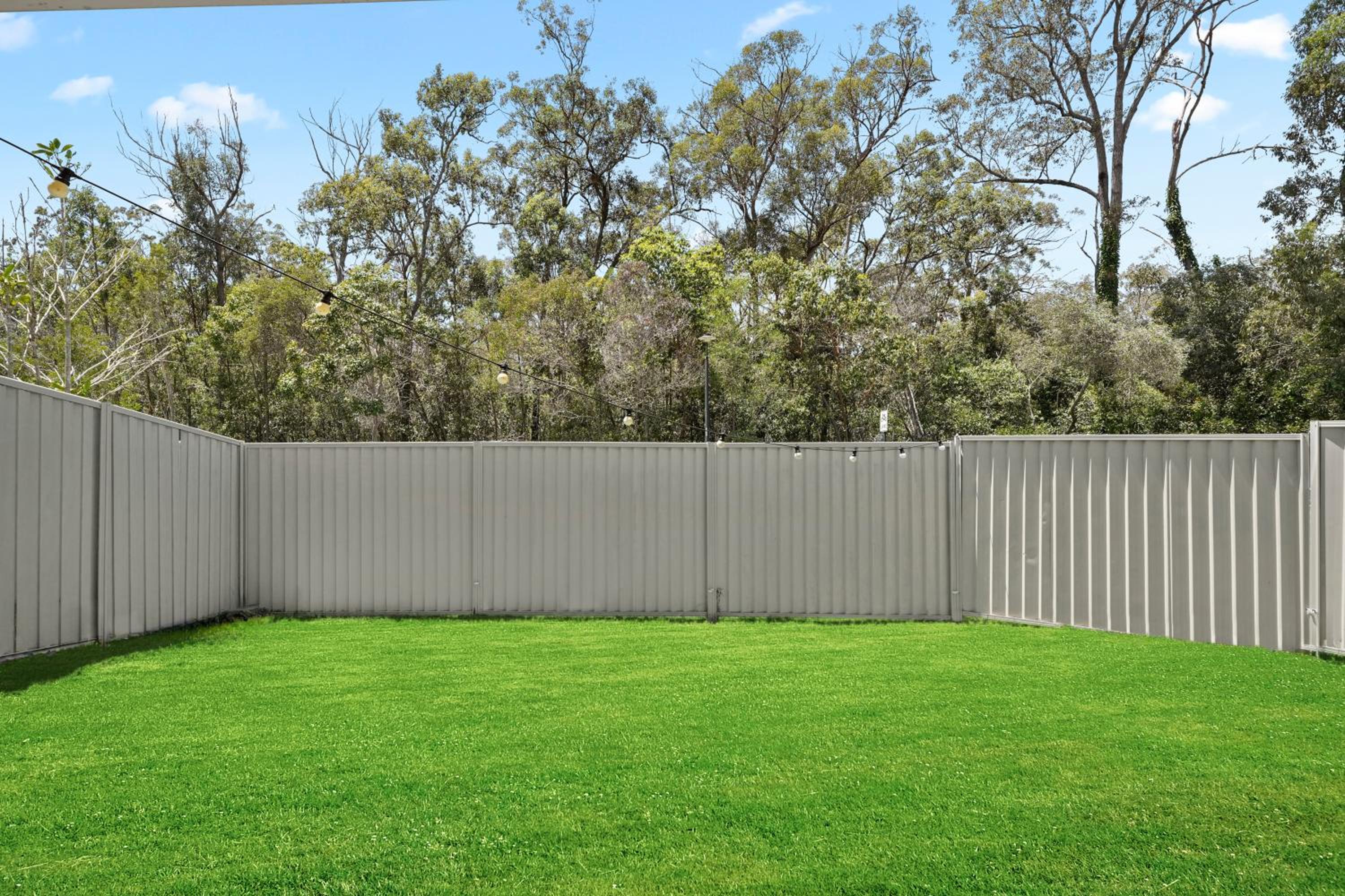 5Bdr 2Bth Bushland Home