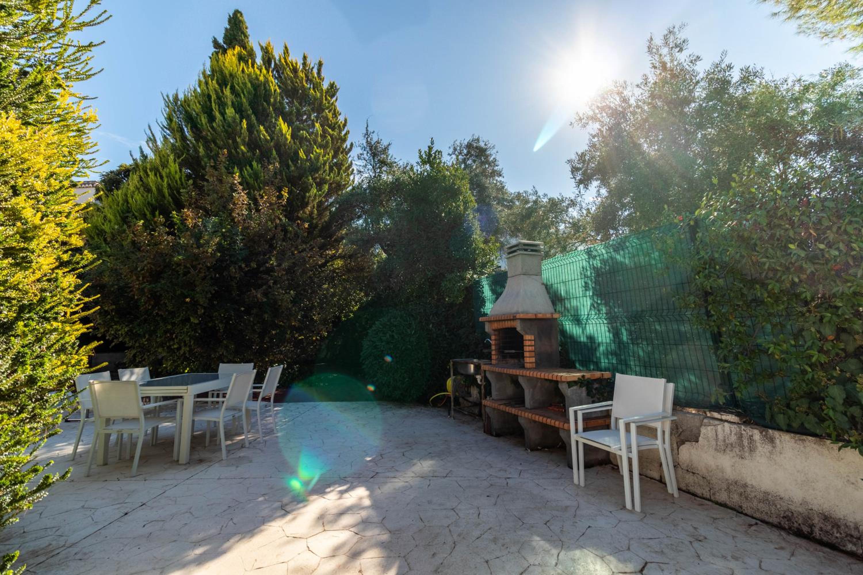 RentitSpain - Villa de Lujo Monzones - Piscina y Jacuzzi en Albolote