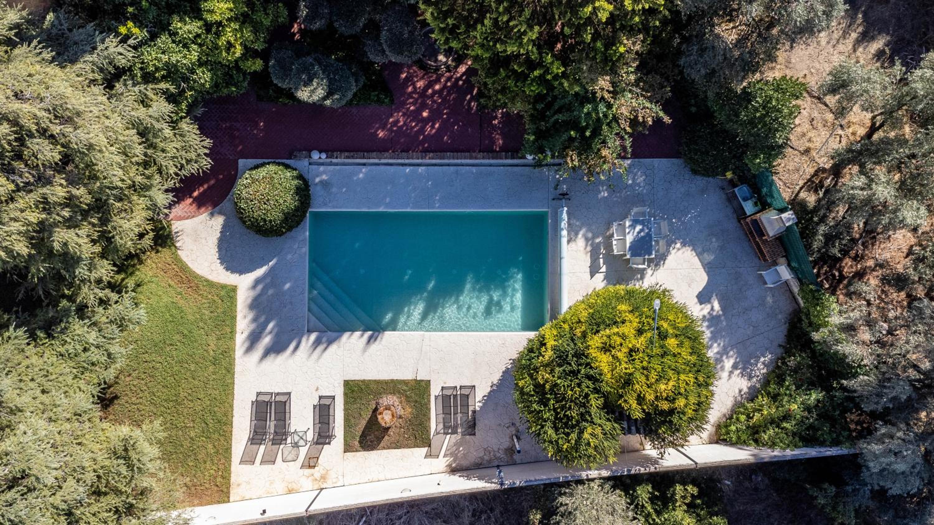 RentitSpain - Villa de Lujo Monzones - Piscina y Jacuzzi en Albolote