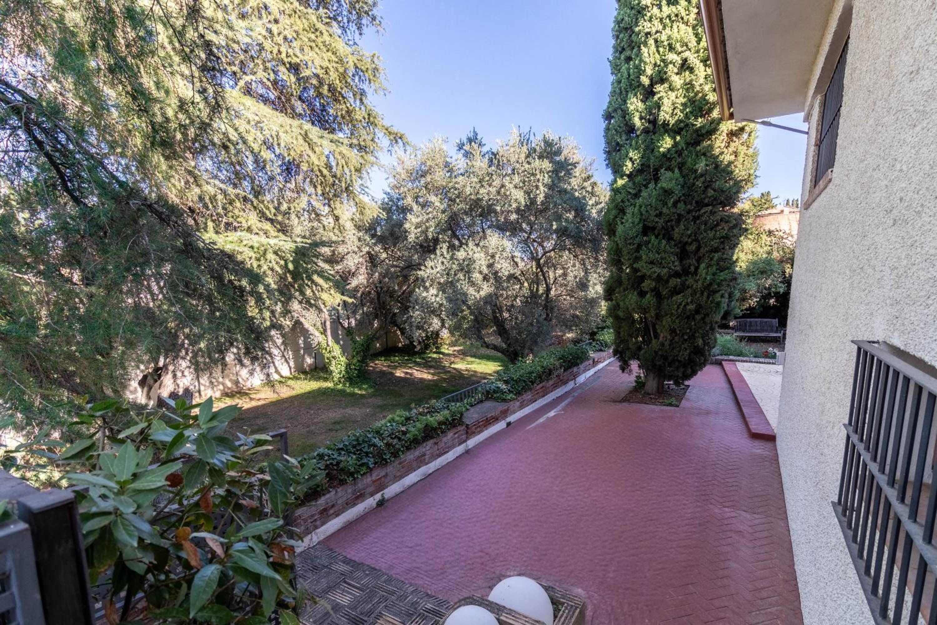 RentitSpain - Villa de Lujo Monzones - Piscina y Jacuzzi en Albolote