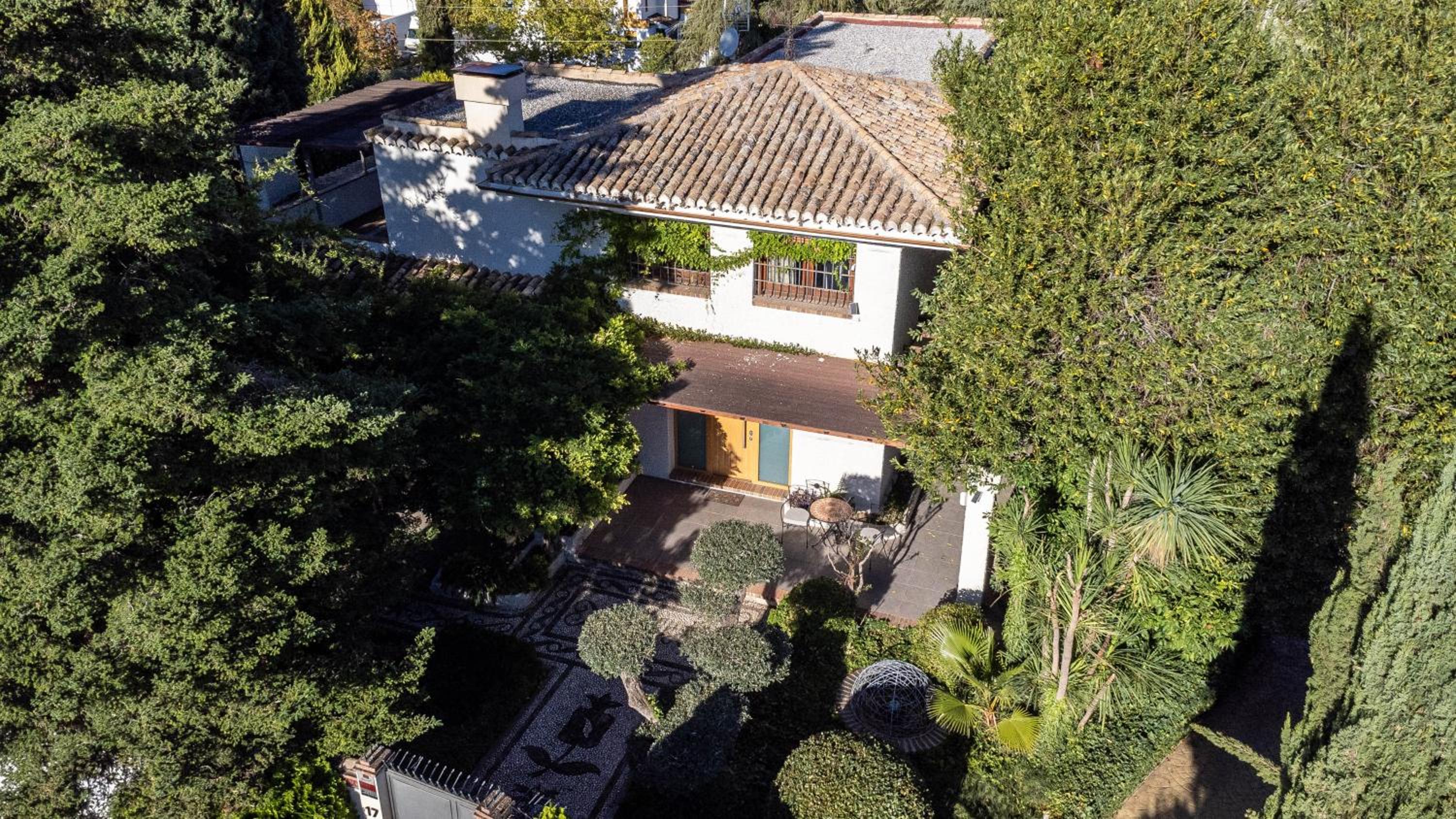 RentitSpain - Villa de Lujo Monzones - Piscina y Jacuzzi en Albolote