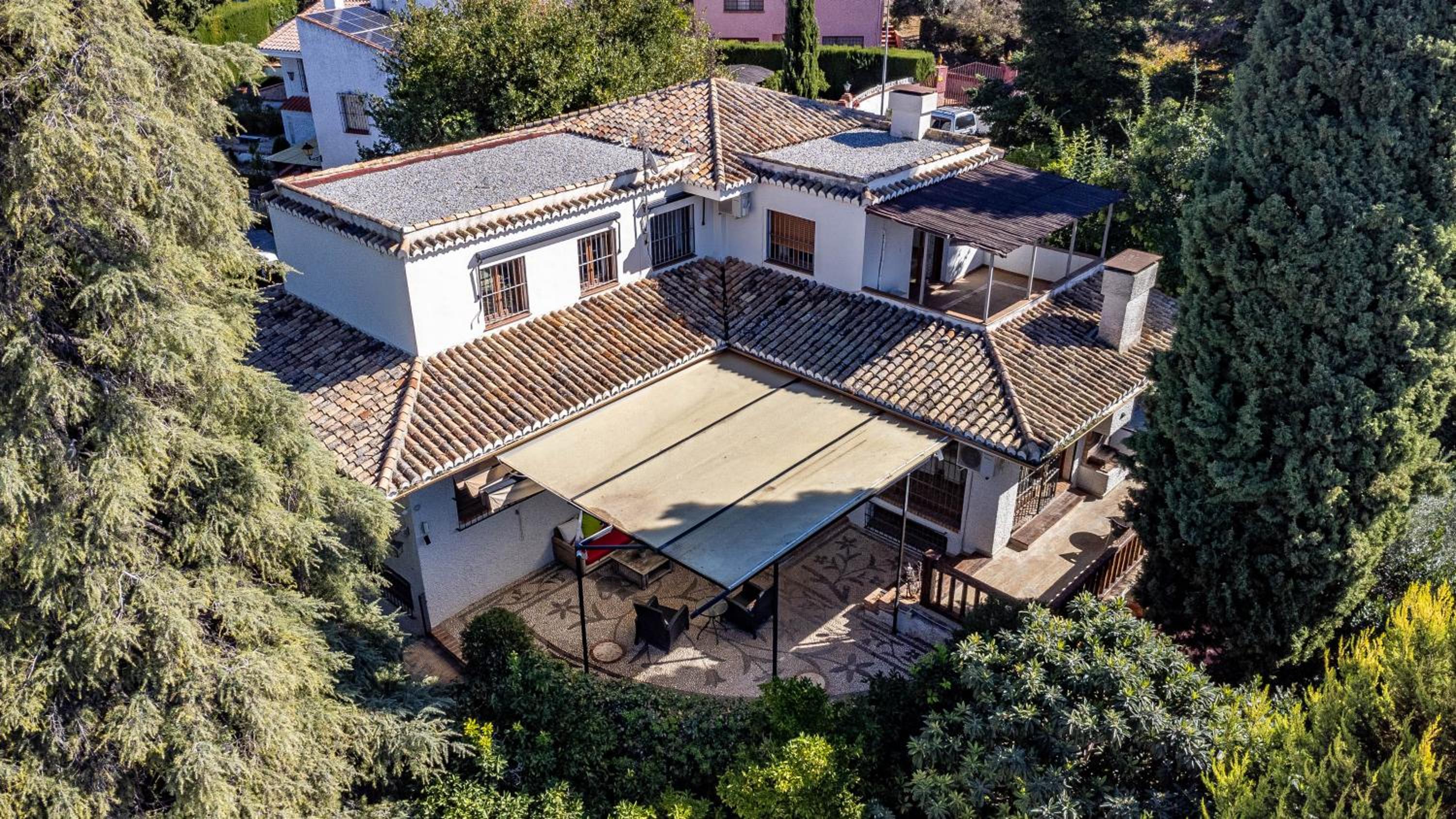 RentitSpain - Villa de Lujo Monzones - Piscina y Jacuzzi en Albolote