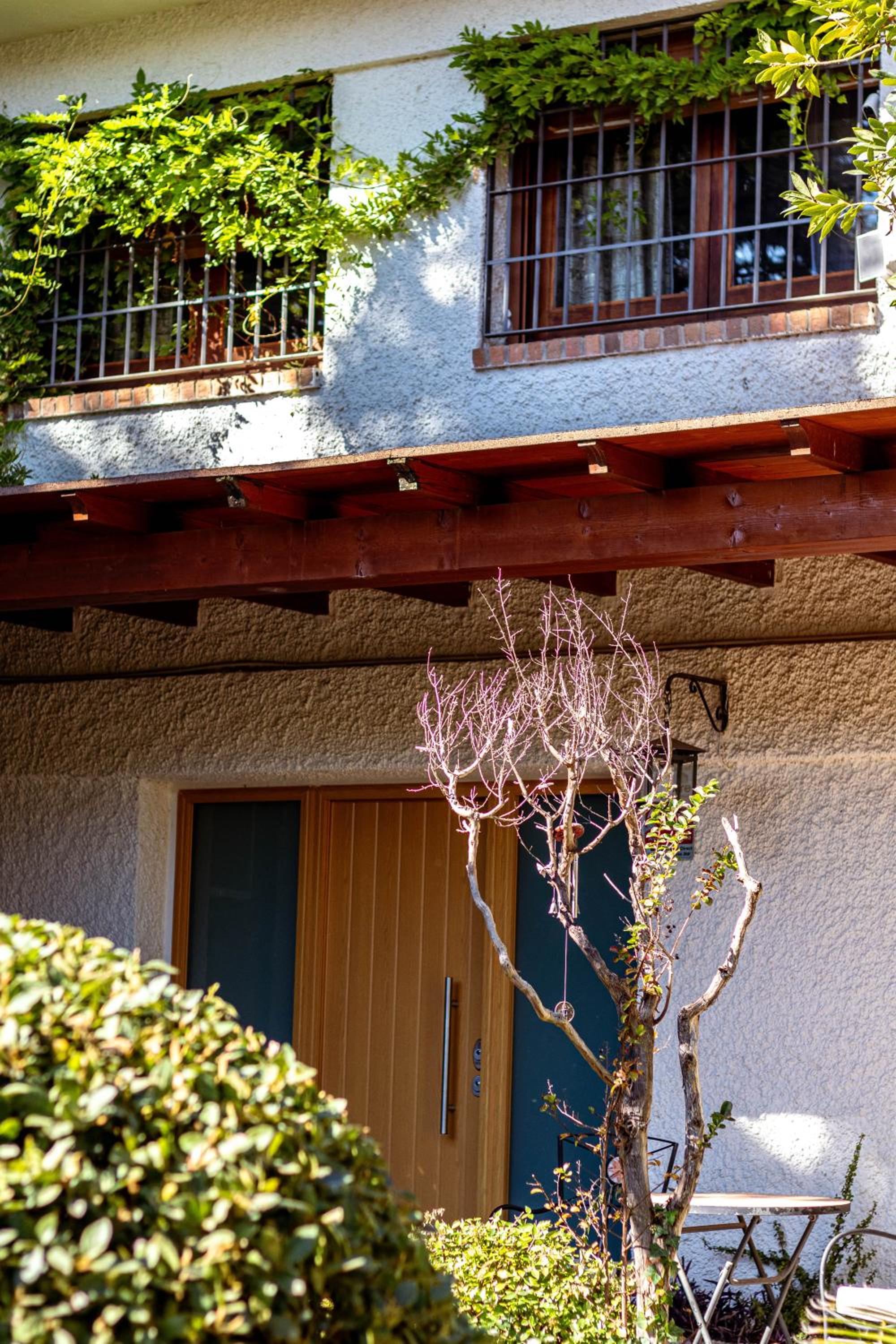 RentitSpain - Villa de Lujo Monzones - Piscina y Jacuzzi en Albolote