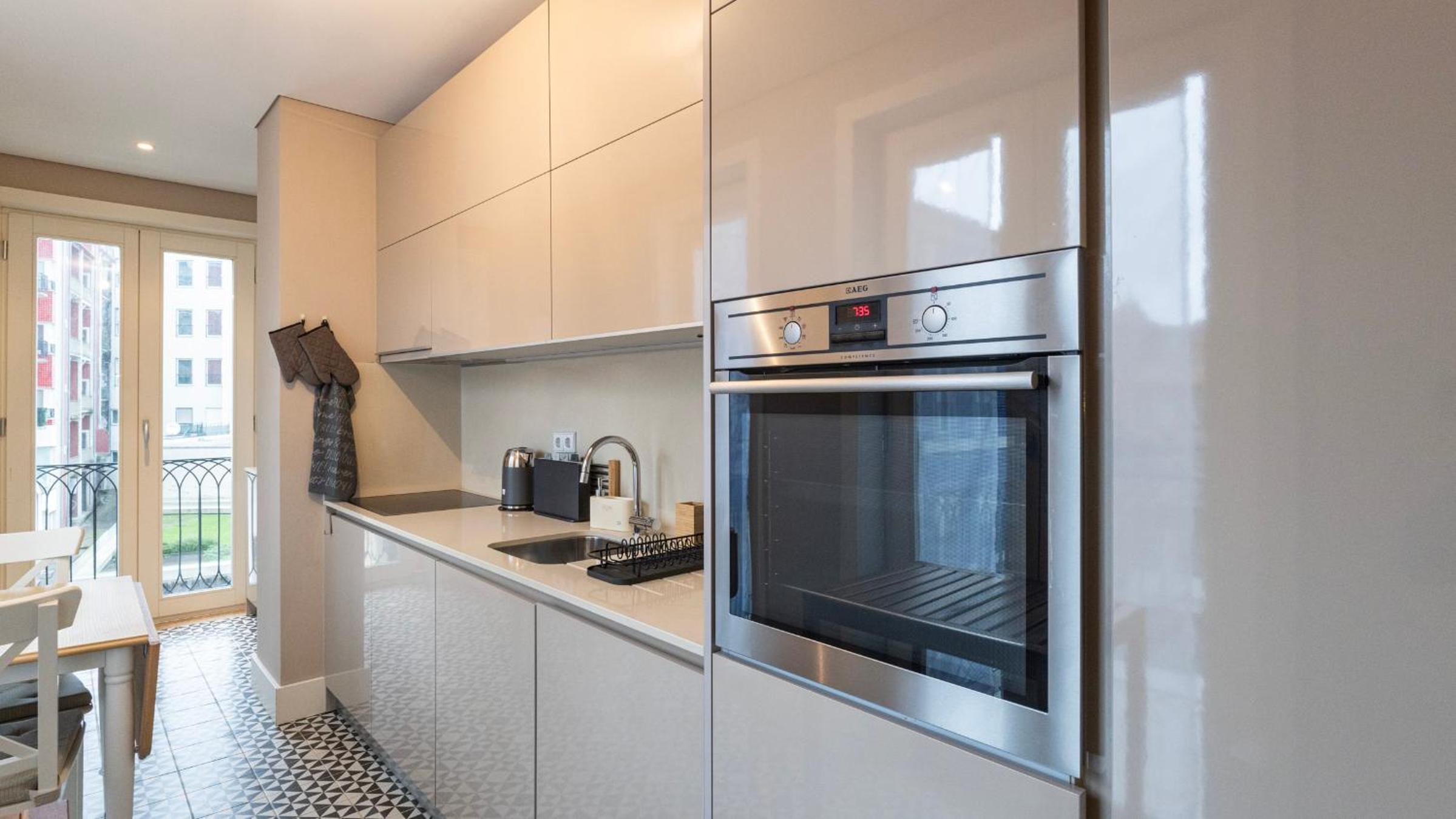Cardosas Spacious Studio by LovelyStay view 3