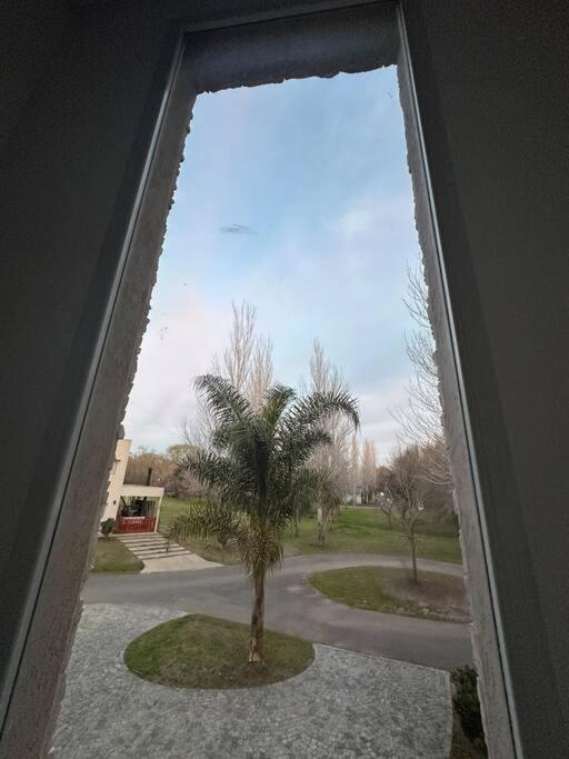 Amplia casa en barrio privado