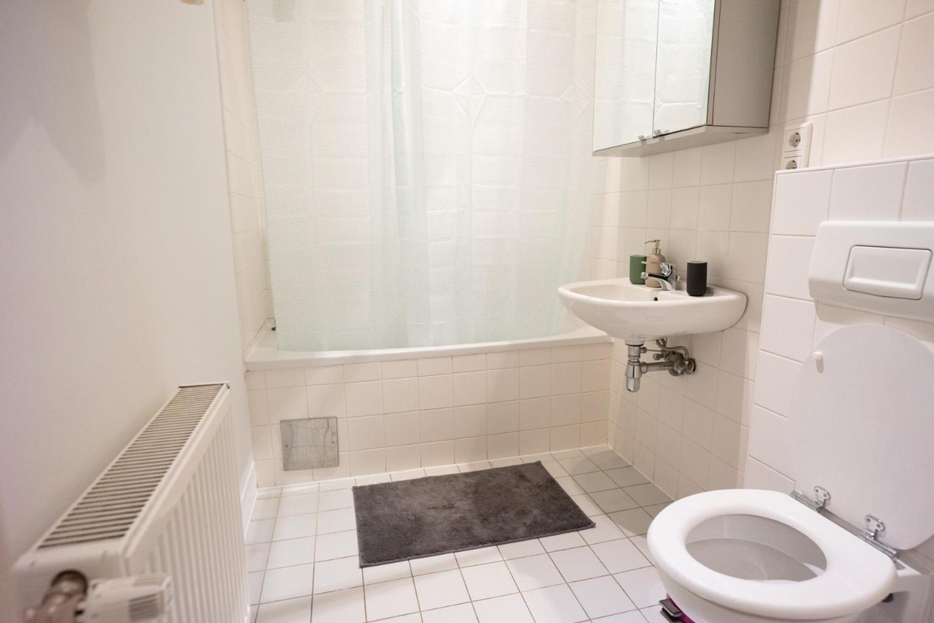 Modern 3 Bedroom Apartment in City Center