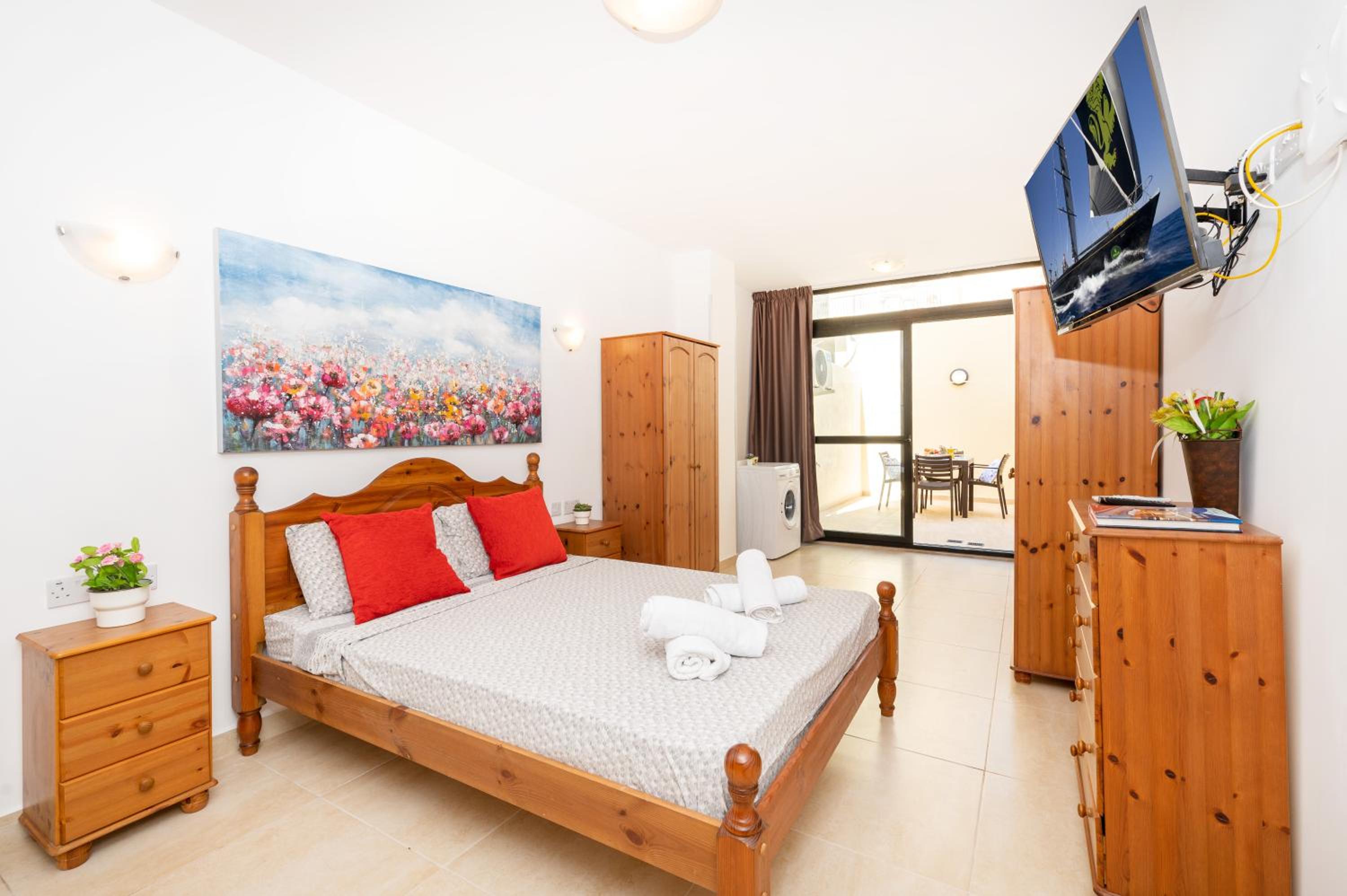 Sea Bliss Maisonette close to the sea - by Getawaysmalta photo 2