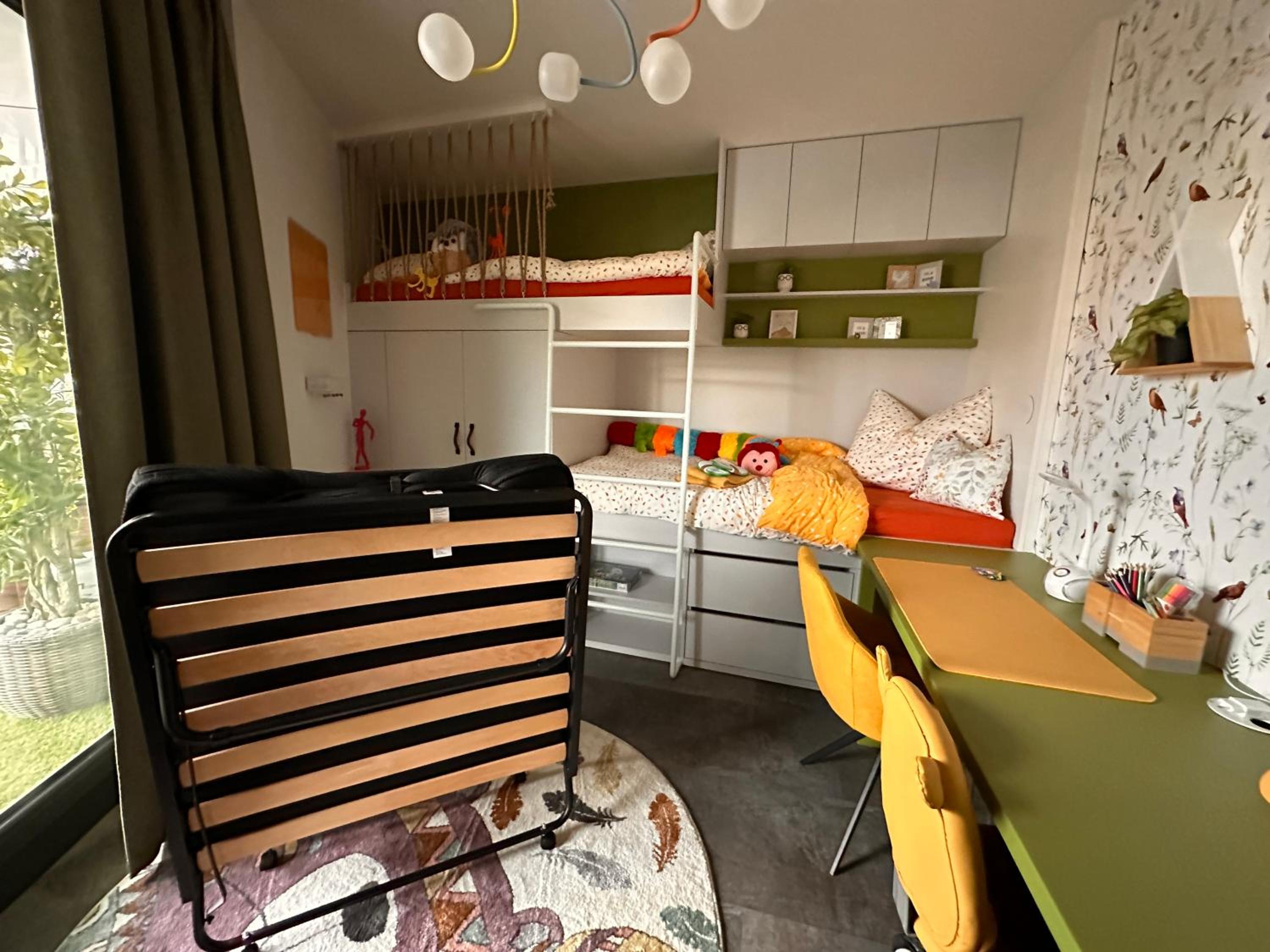 DH Family and Whirlpool Premium Apartment 3kk, 2x SmartTV-NETFLIX, Big Terrace and Free Parking