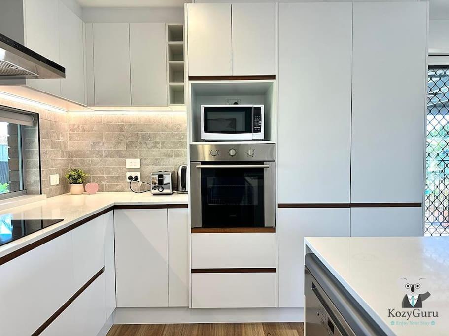 KozyGuru Mermaid Waters Charming 3 Bed Home Pool
