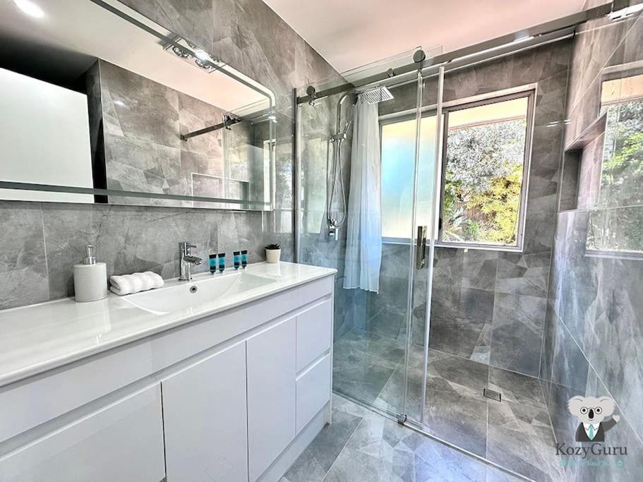 KozyGuru Mermaid Waters Charming 3 Bed Home Pool