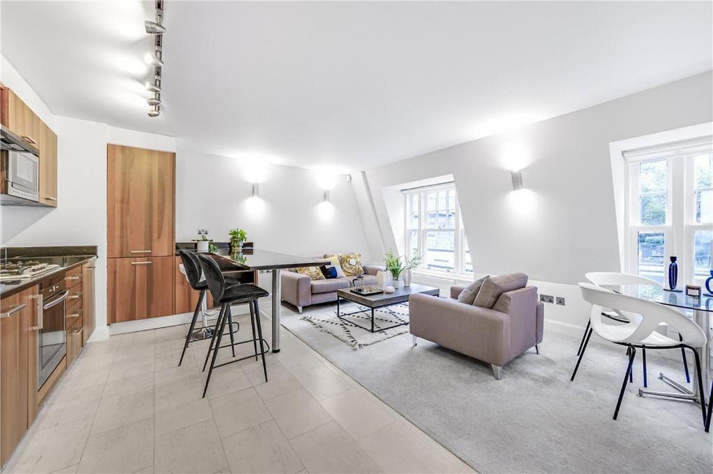 Large 1 Bedroom Apartment Devonshire Mews North view 2