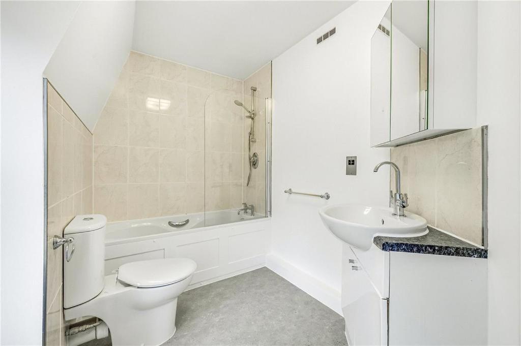 Large 1 Bedroom Apartment Devonshire Mews North view 3