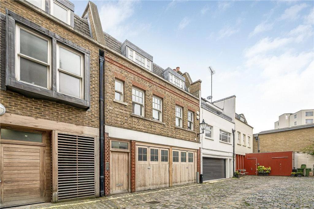 Large 1 Bedroom Apartment Devonshire Mews North view 4