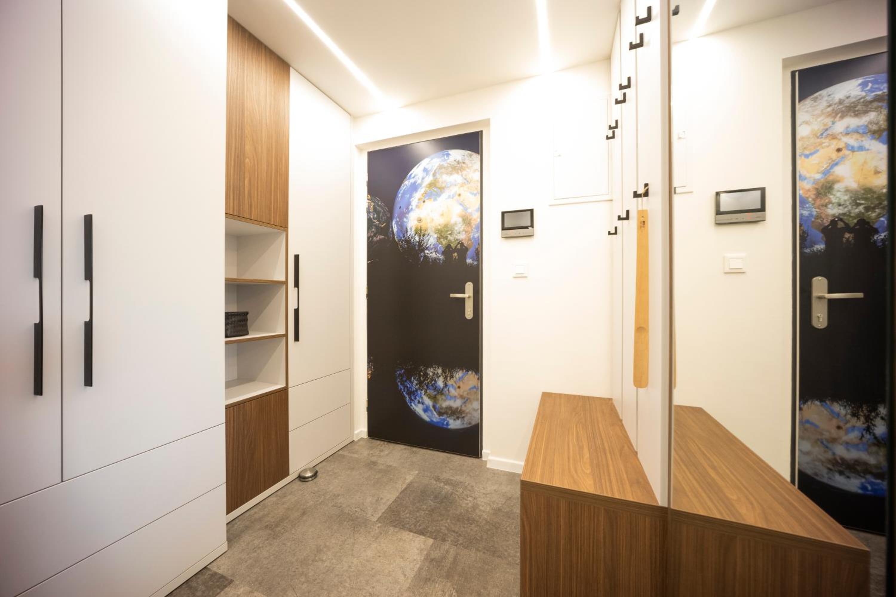 DH Family and Whirlpool Premium Apartment 3kk, 2x SmartTV-NETFLIX, Big Terrace and Free Parking