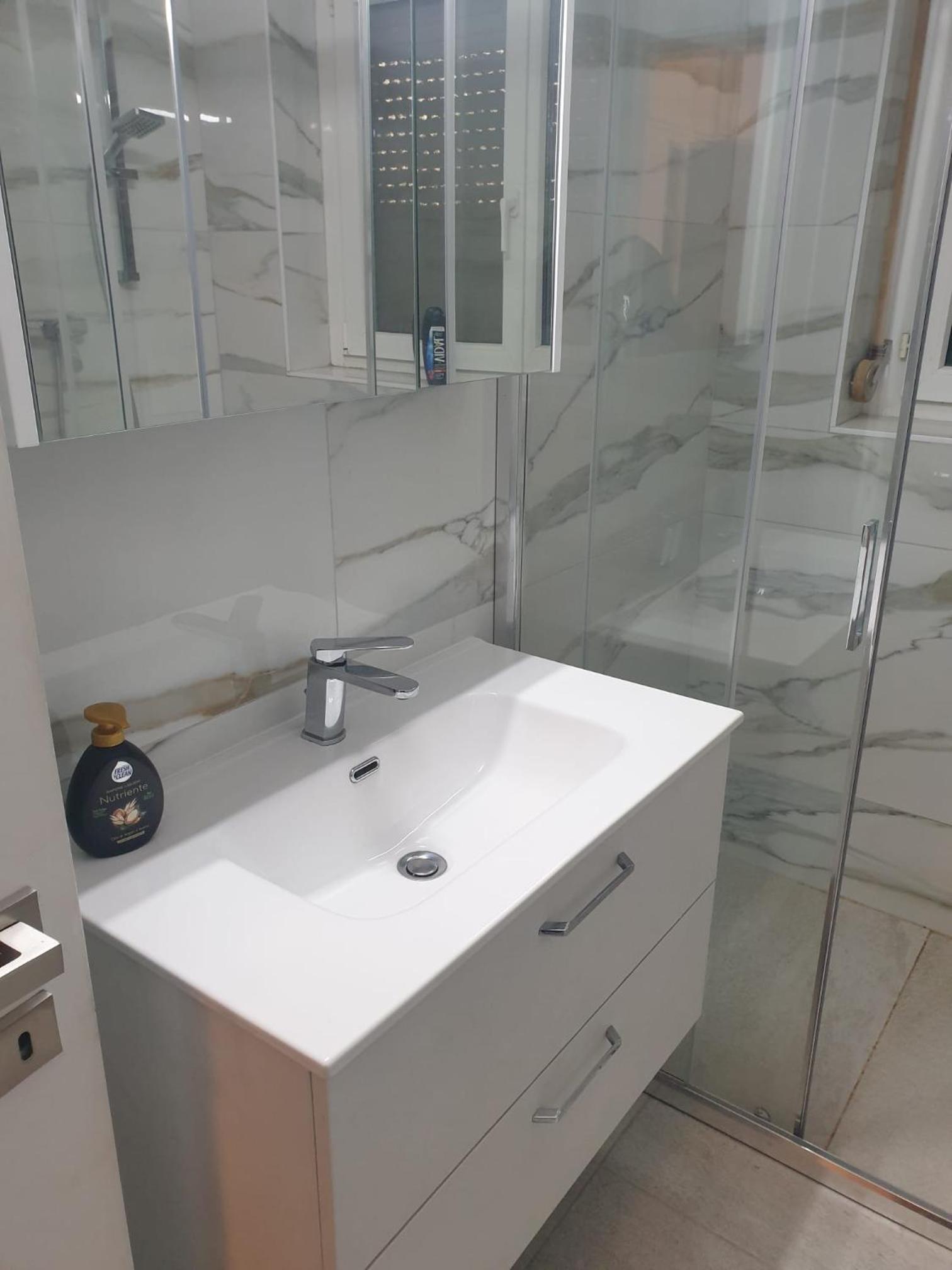 Lugano LakeView Apartment with Self Check-in & Private Parking on Request