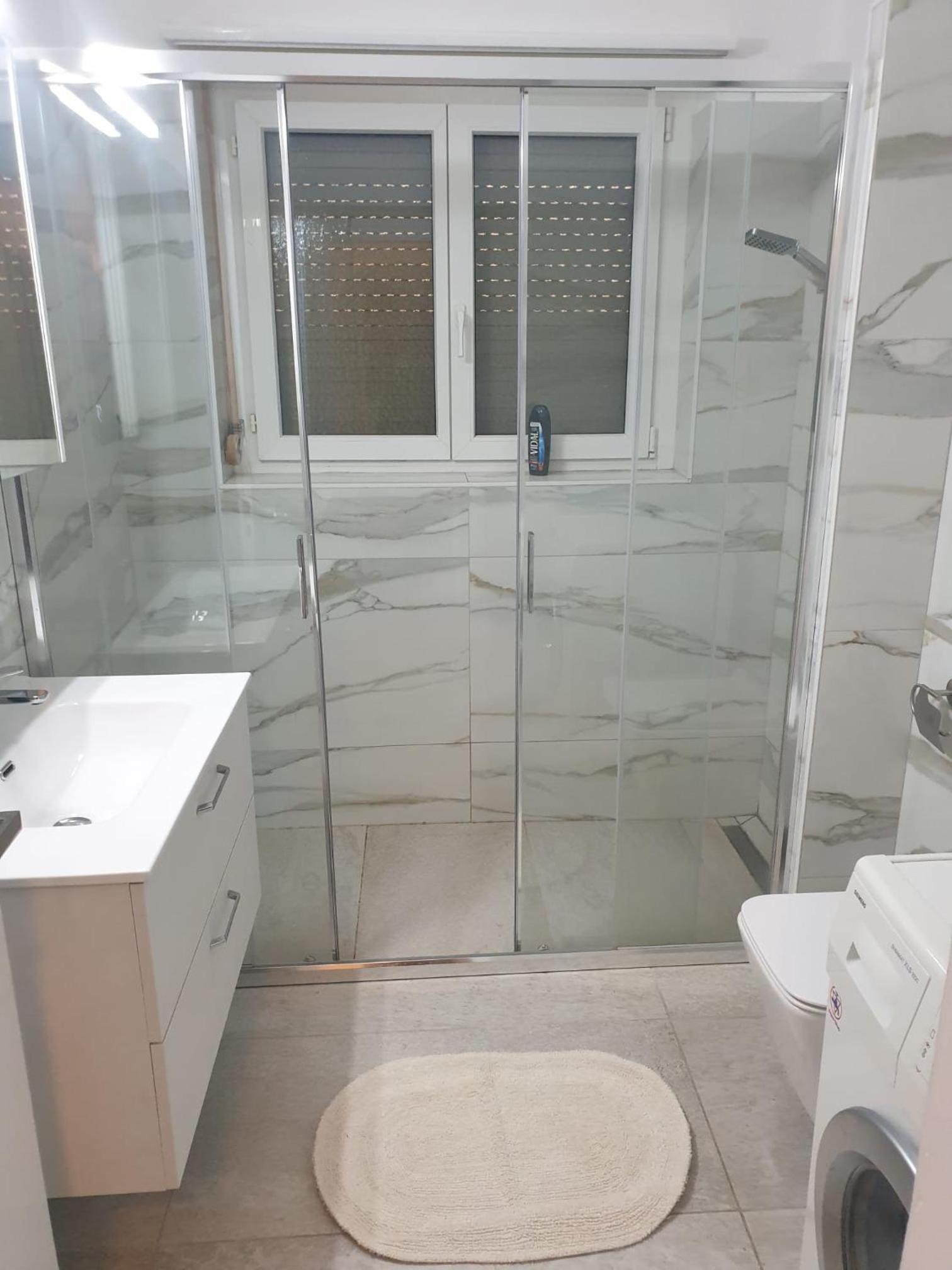 Lugano LakeView Apartment with Self Check-in & Private Parking on Request