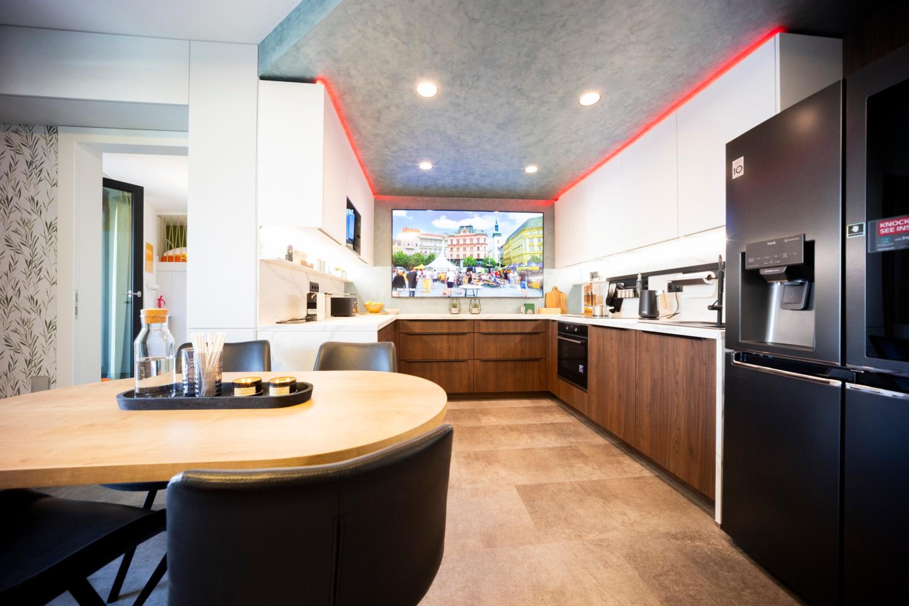 DH Family and Whirlpool Premium Apartment 3kk, 2x SmartTV-NETFLIX, Big Terrace and Free Parking