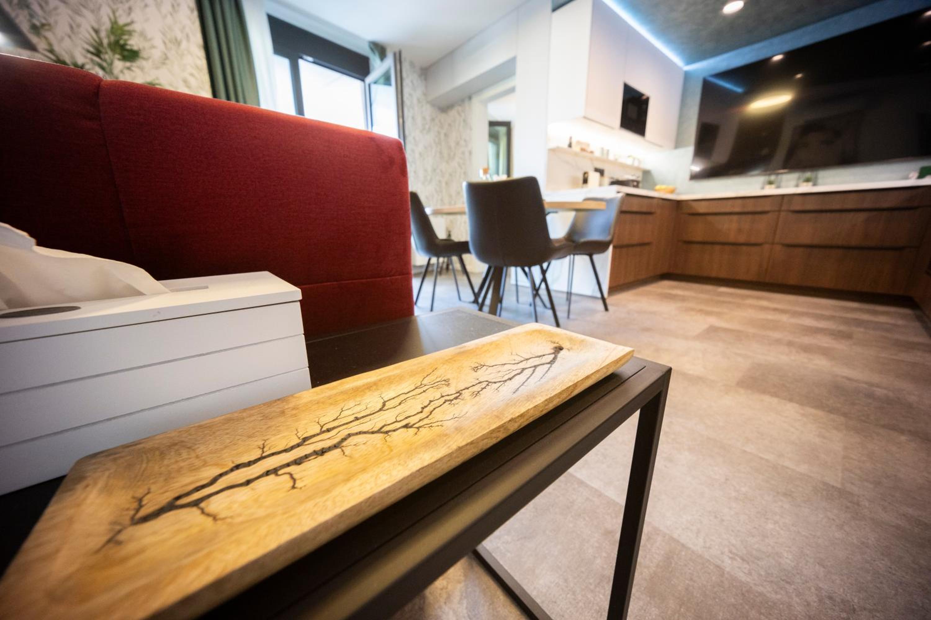 DH Family and Whirlpool Premium Apartment 3kk, 2x SmartTV-NETFLIX, Big Terrace and Free Parking