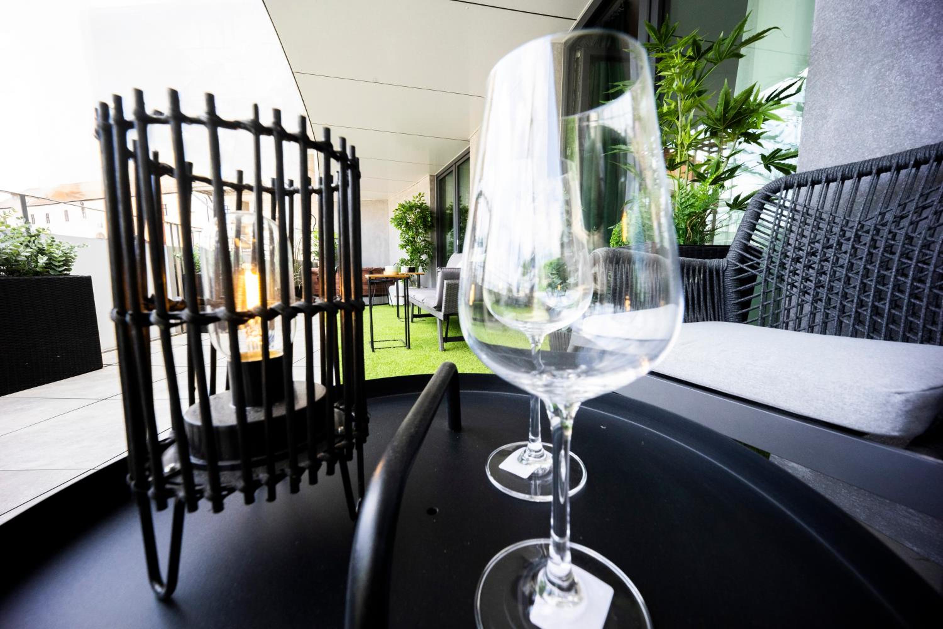 DH Family and Whirlpool Premium Apartment 3kk, 2x SmartTV-NETFLIX, Big Terrace and Free Parking