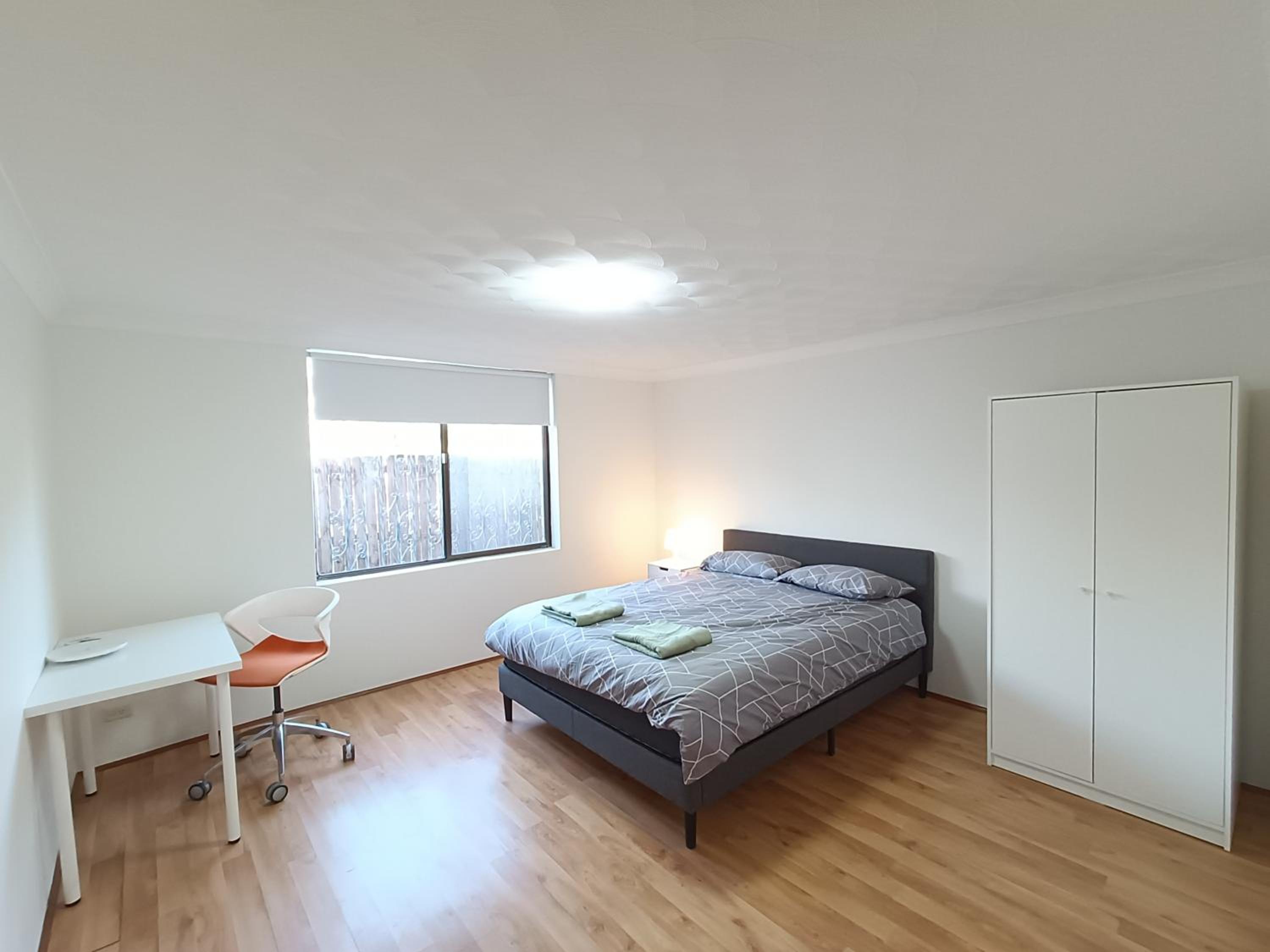 Cozy Queen Room in Spacious House with Great Location - M4