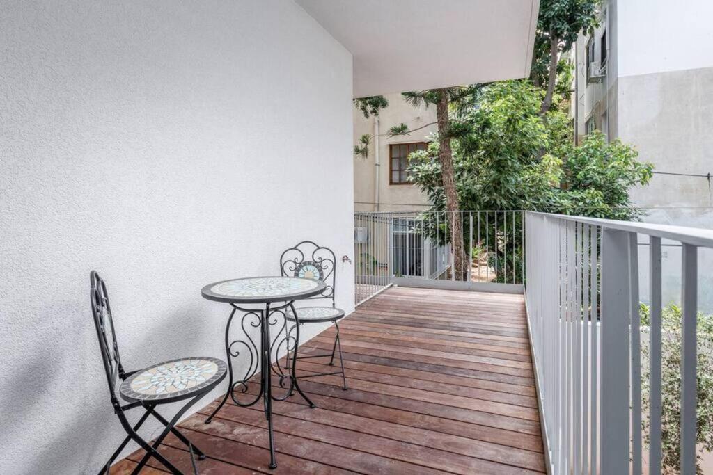 Superb 1BR balcony on Sheinkin