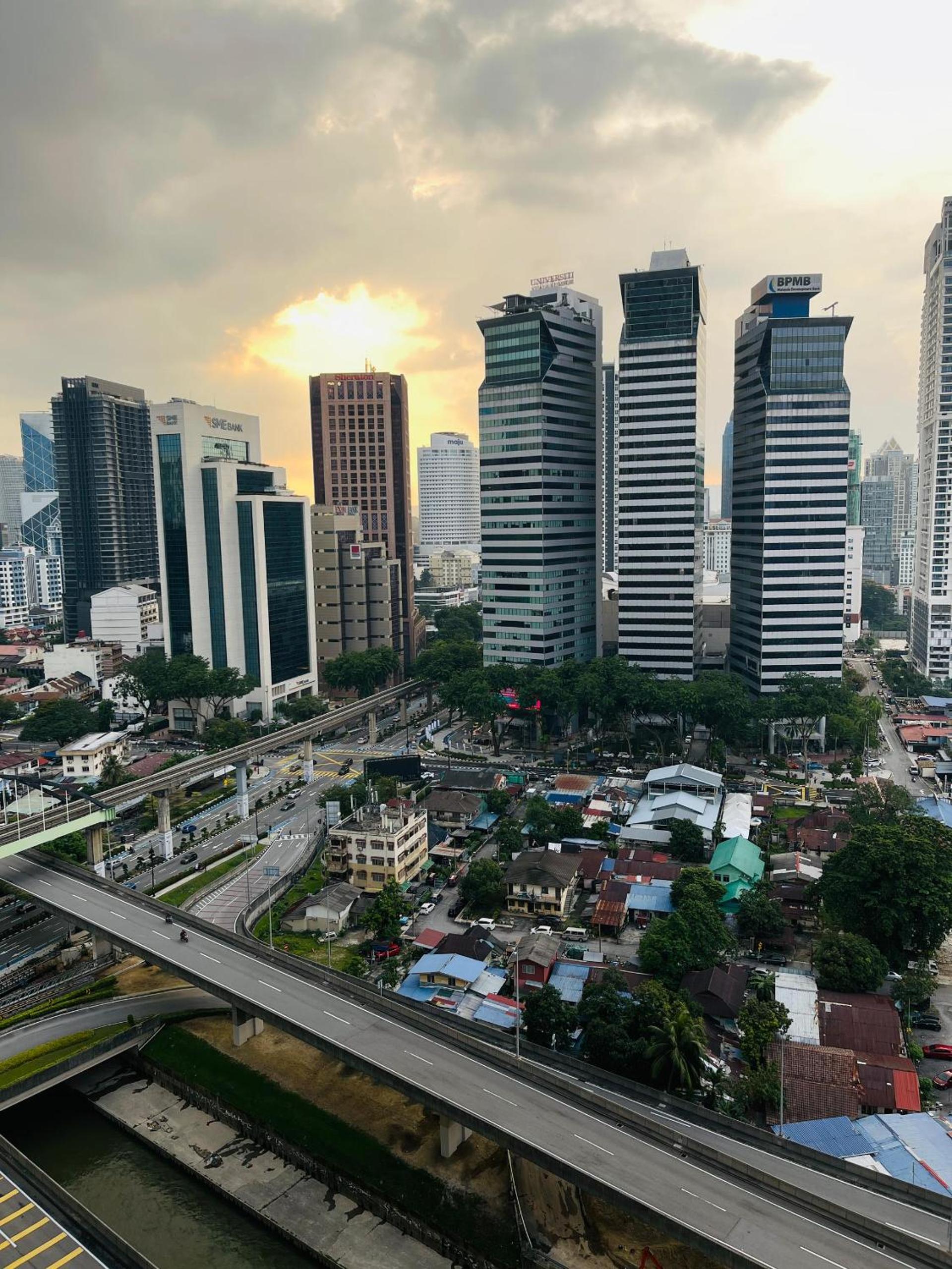 Summer Suites Studio With Balcony Nearby KL City Centre