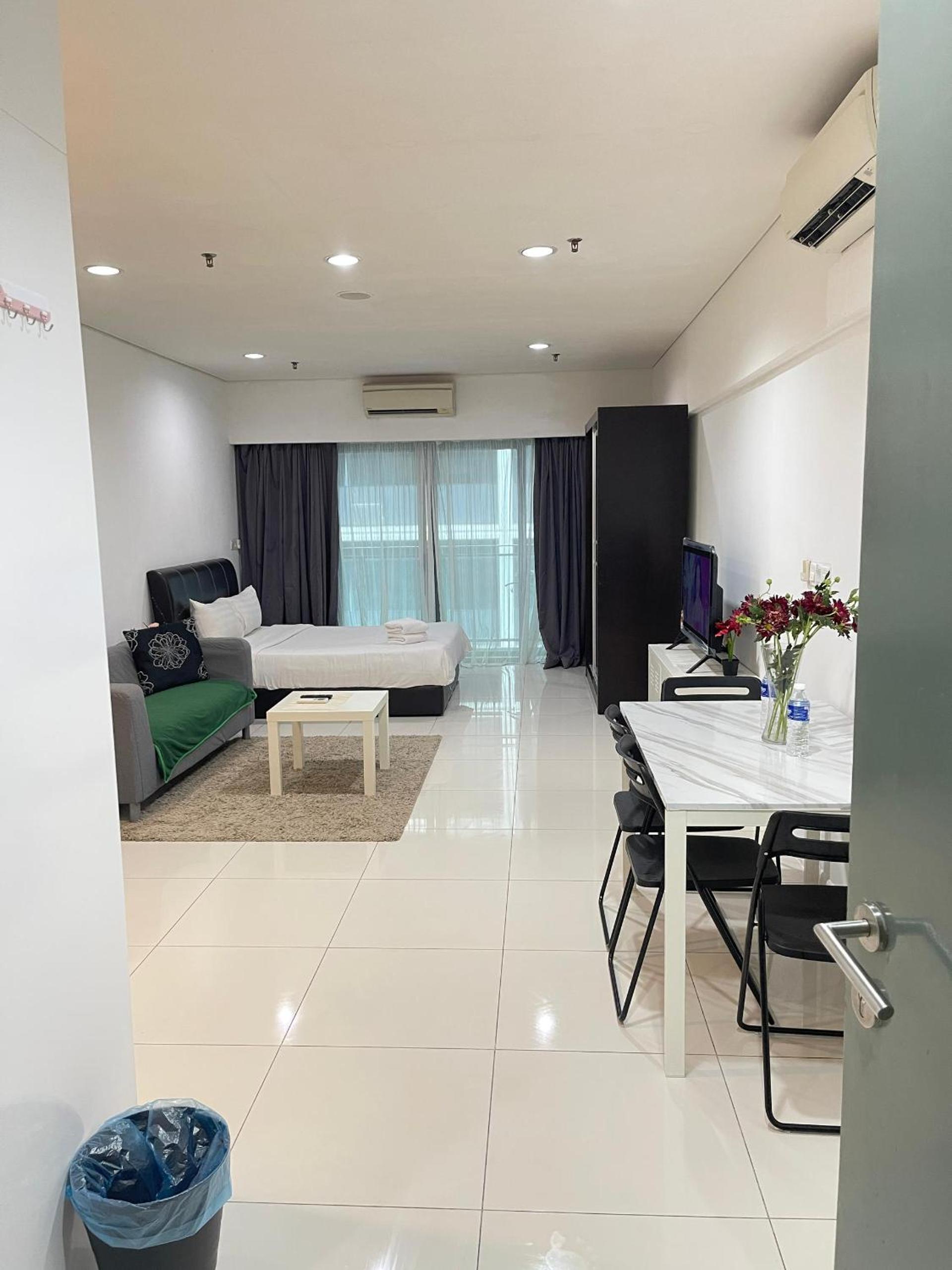Summer Suites Studio With Balcony Nearby KL City Centre