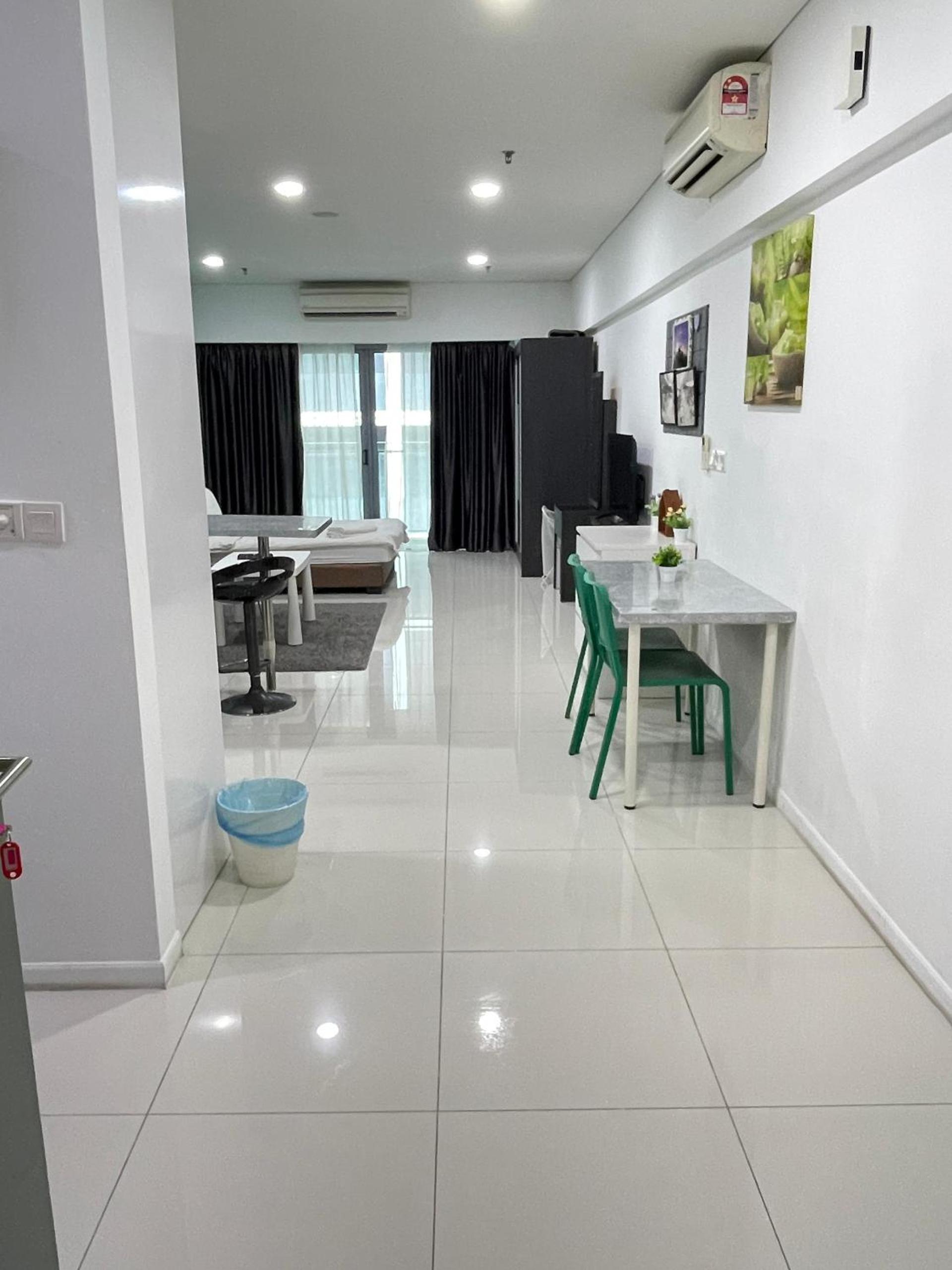 Summer Suites Studio With Balcony Nearby KL City Centre