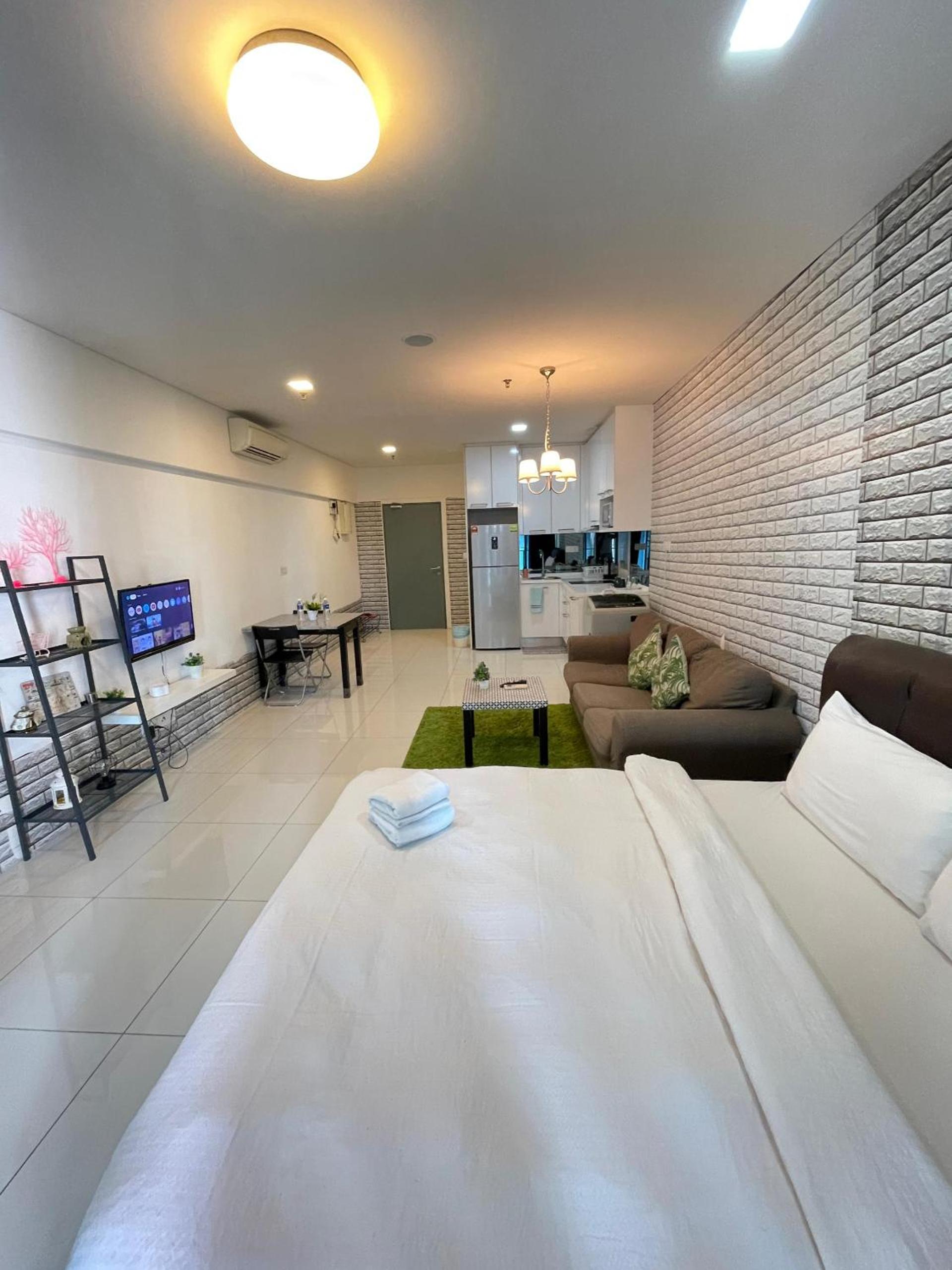 Summer Suites Studio With Balcony Nearby KL City Centre