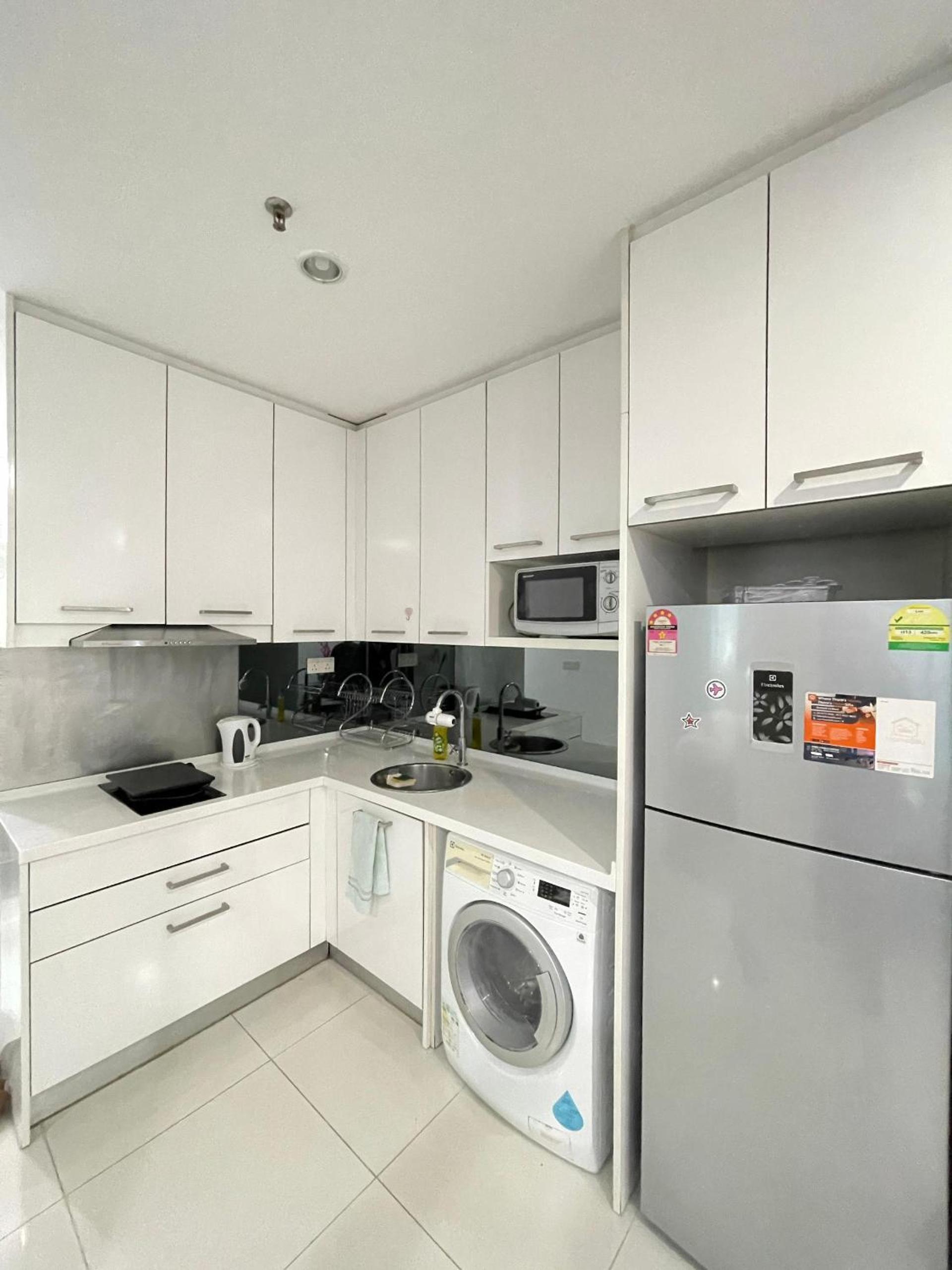 Summer Suites Studio With Balcony Nearby KL City Centre