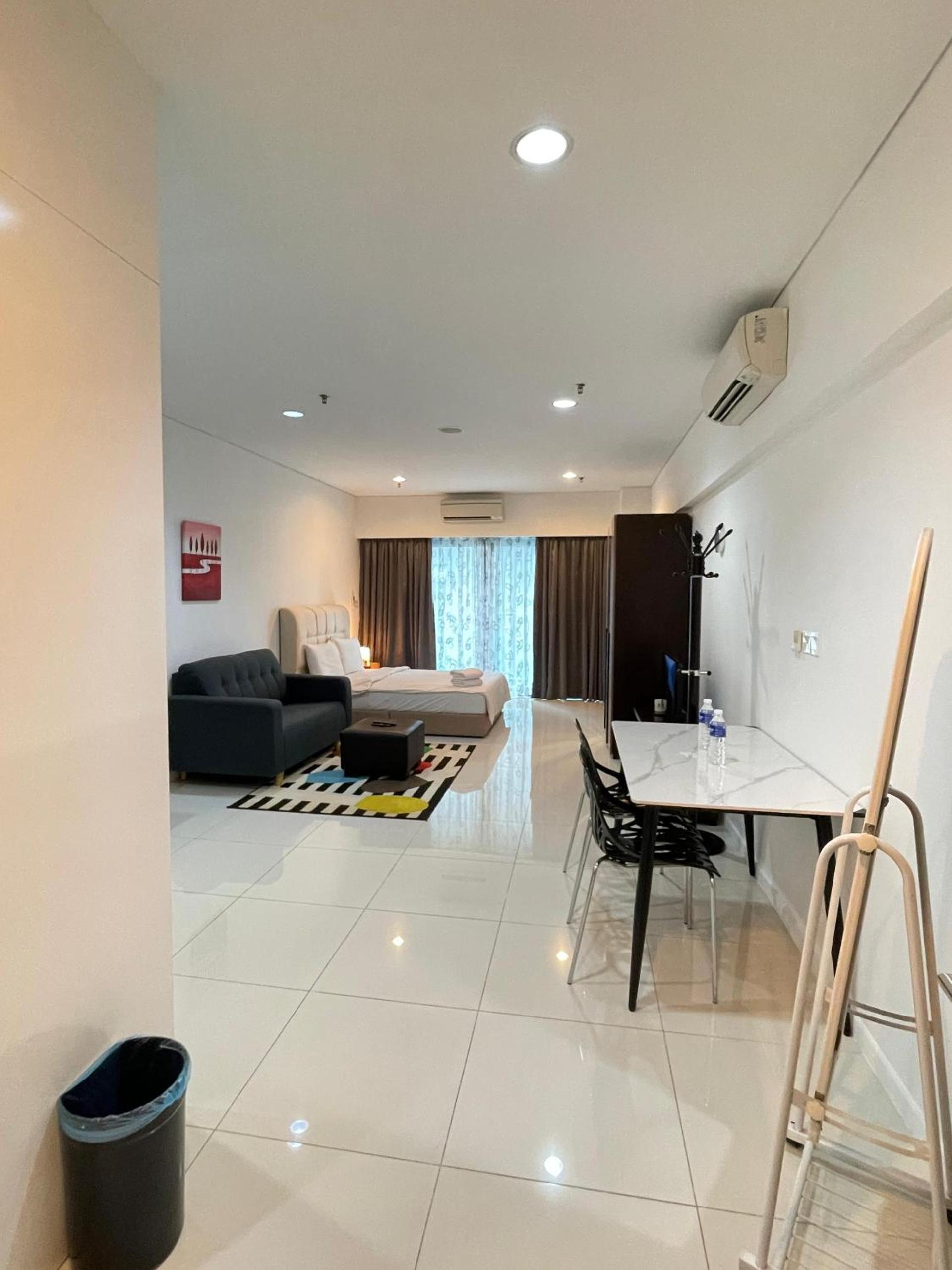 Summer Suites Studio With Balcony Nearby KL City Centre