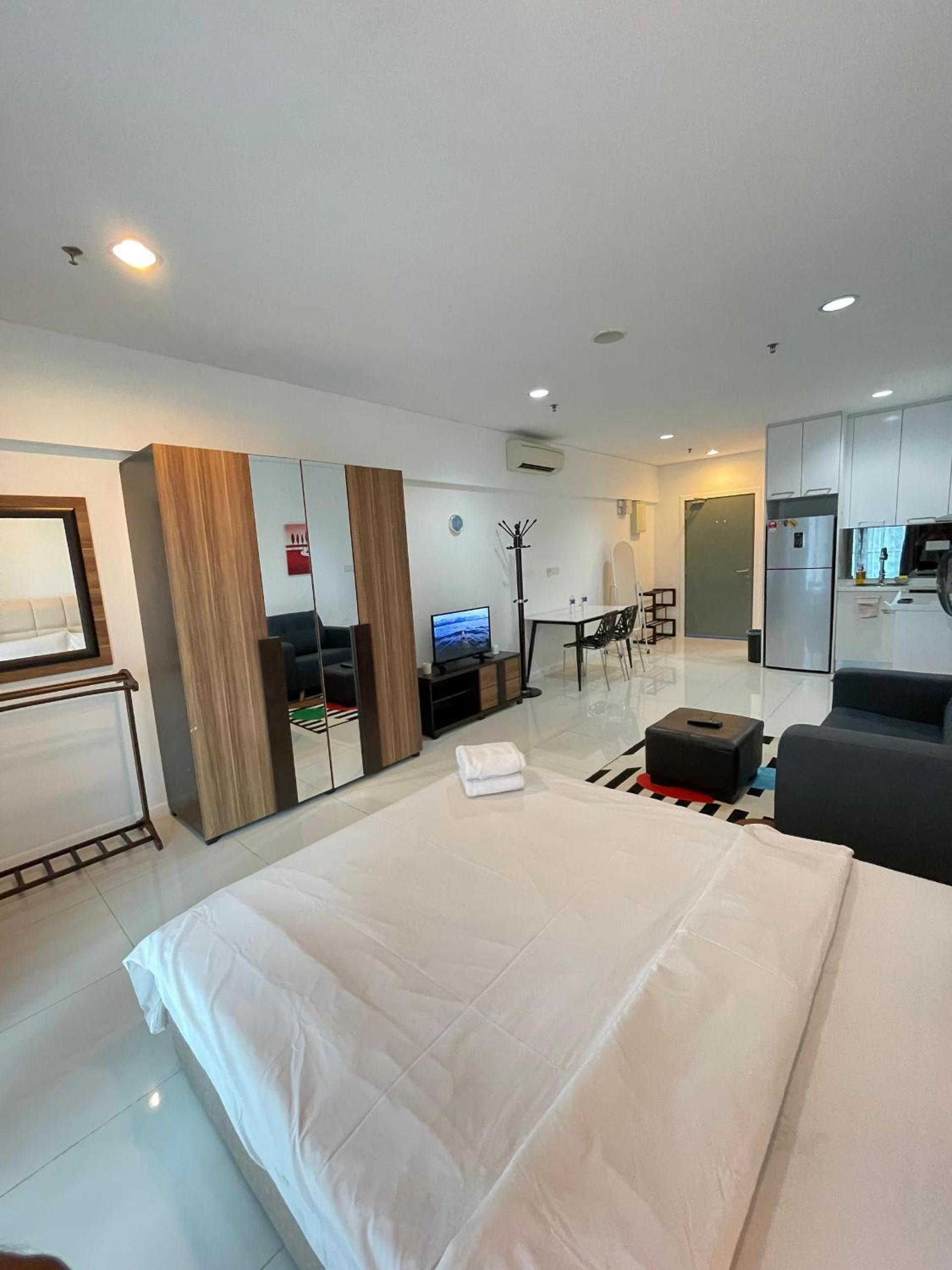 Summer Suites Studio With Balcony Nearby KL City Centre