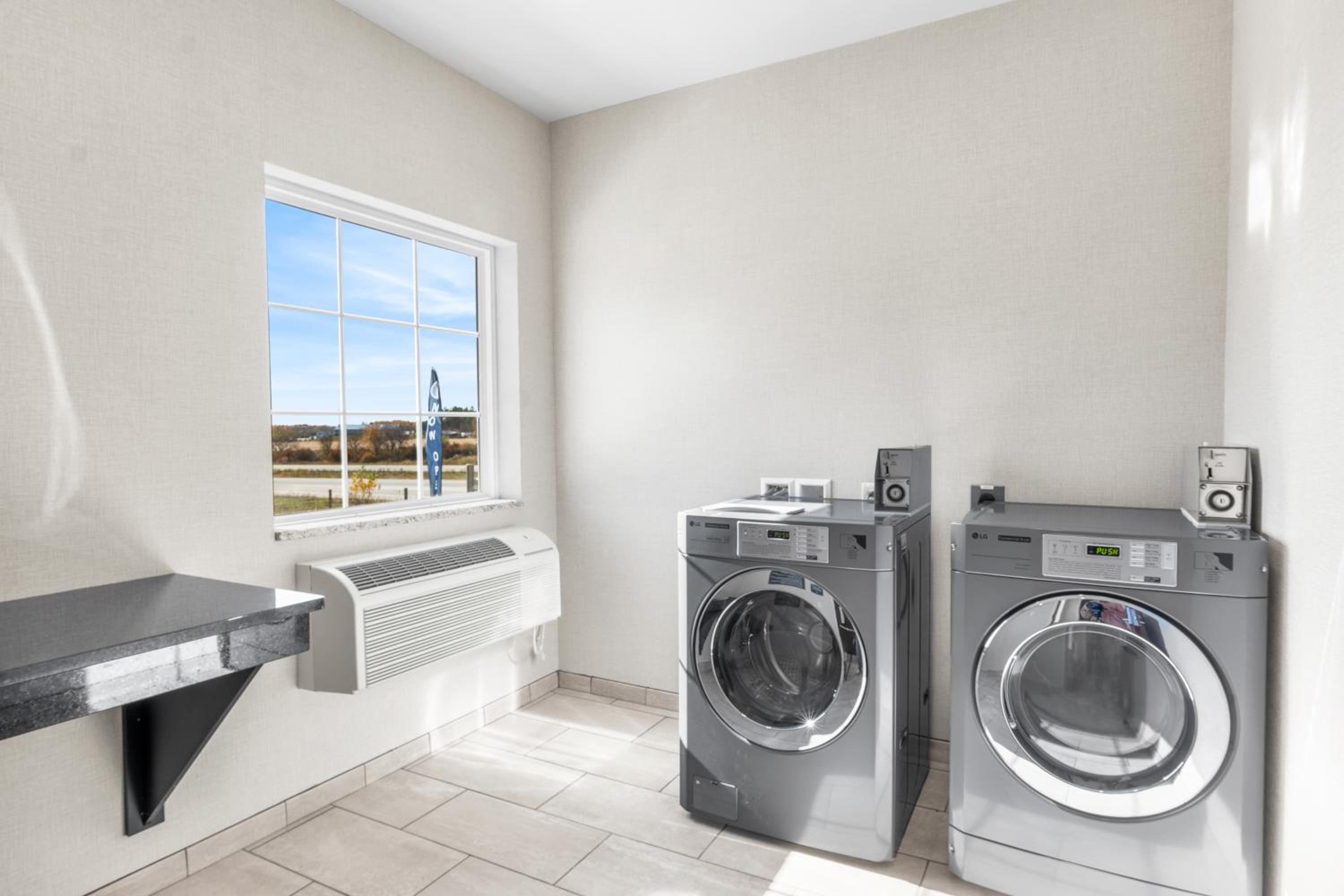 Cobblestone Hotel & Suites Denmark - Green Bay view 2