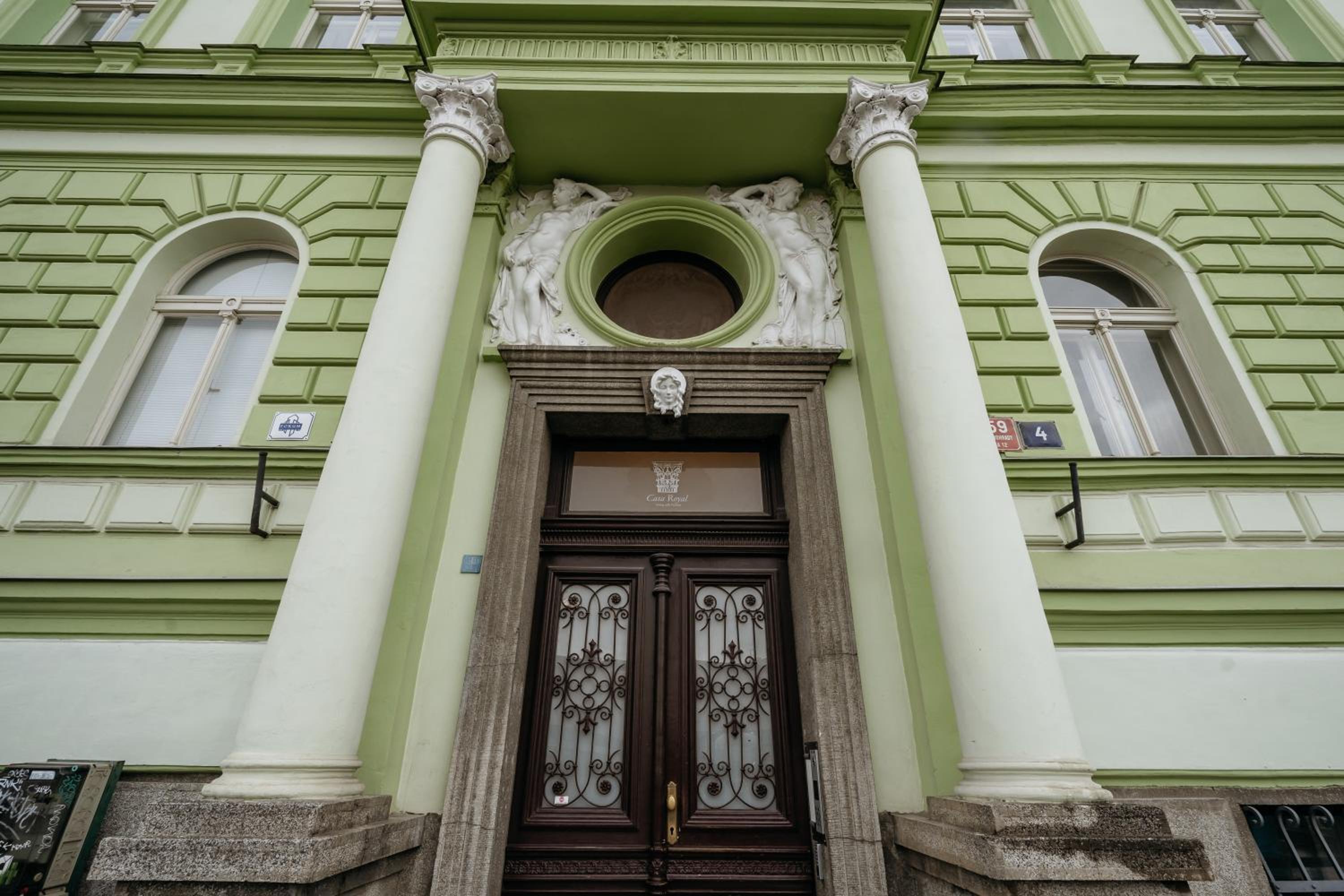 Prague Days - Minimalistic Studio with Netflix and View to National Museum