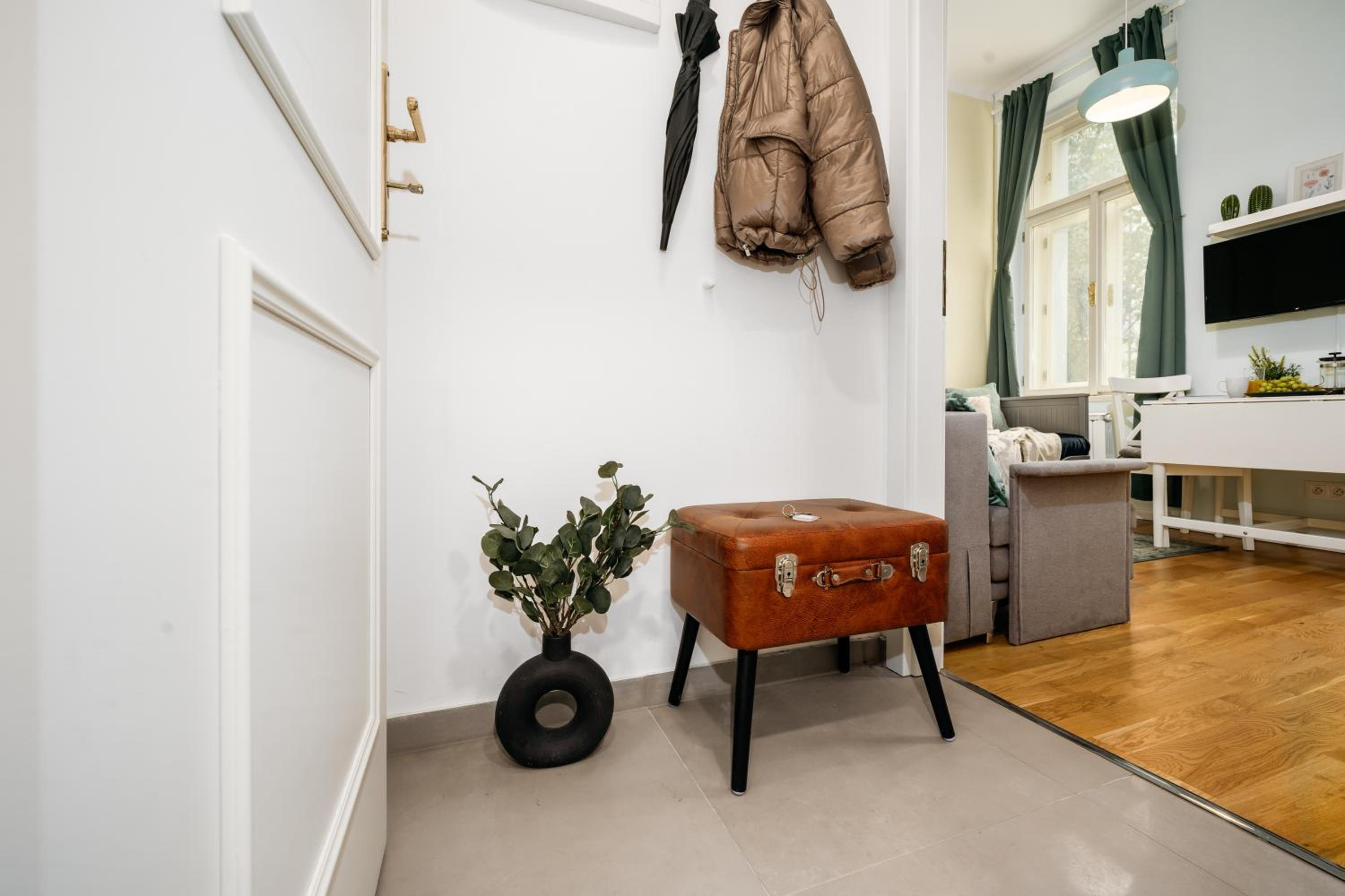 Prague Days - Minimalistic Studio with Netflix and View to National Museum