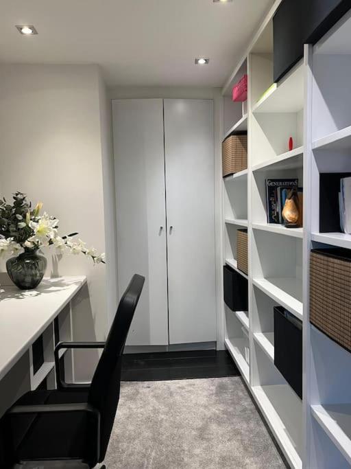 Fully Furnished-EU quarter-4ppl