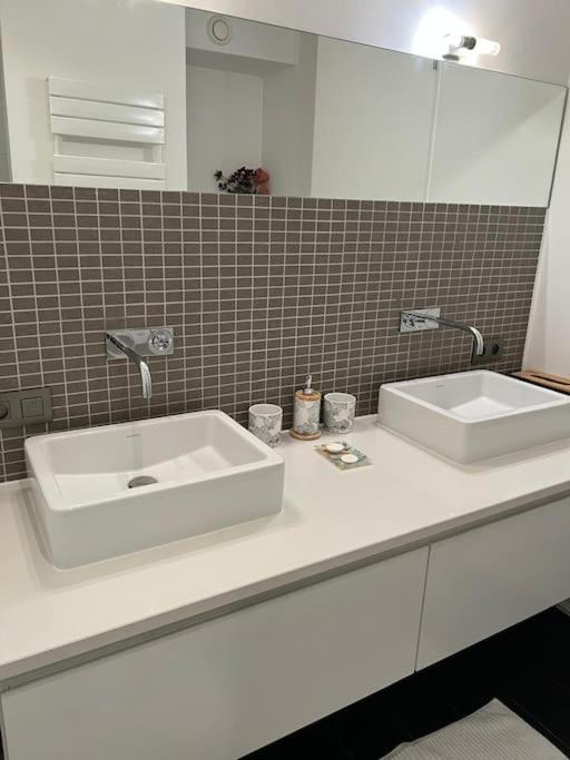 Fully Furnished-EU quarter-4ppl