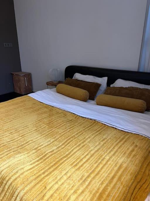 Fully Furnished-EU quarter-4ppl