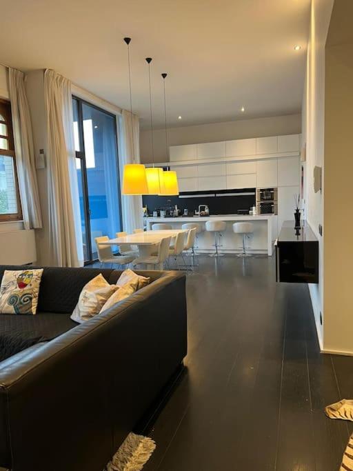Fully Furnished-EU quarter-4ppl