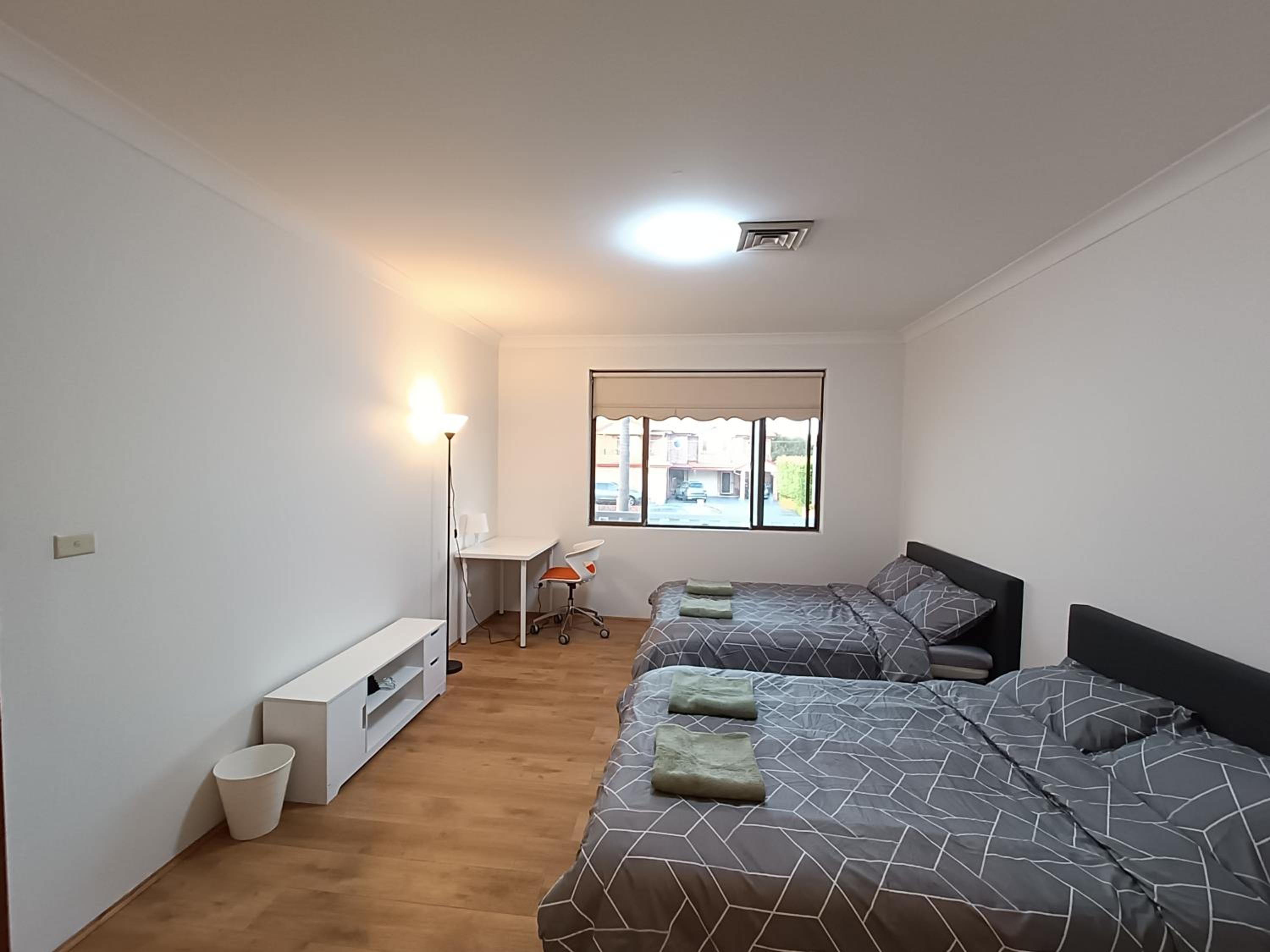 Cozy Family Room with Private Bathroom in Spacious Home - M8