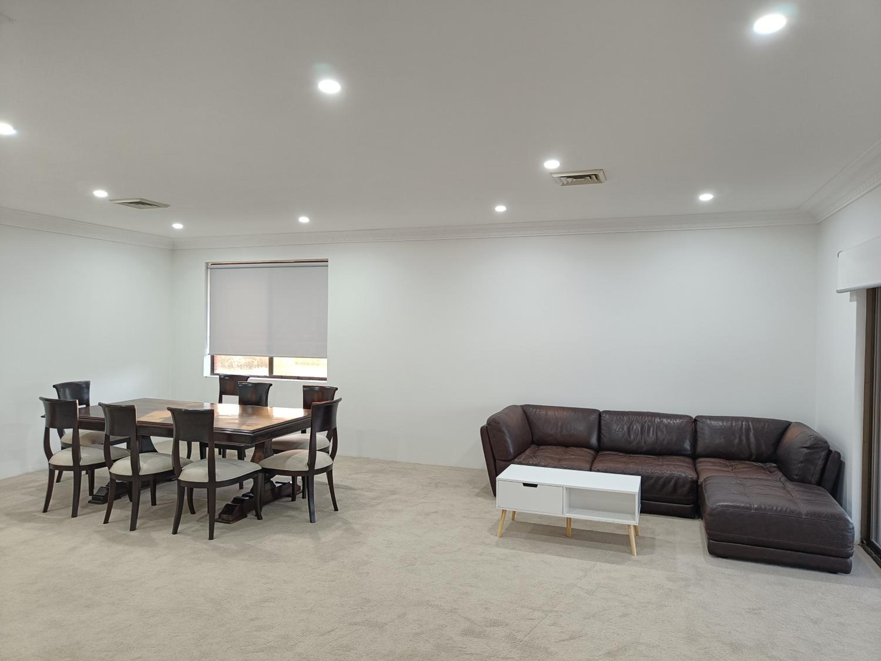 Cozy Family Room with Private Bathroom in Spacious Home - M8