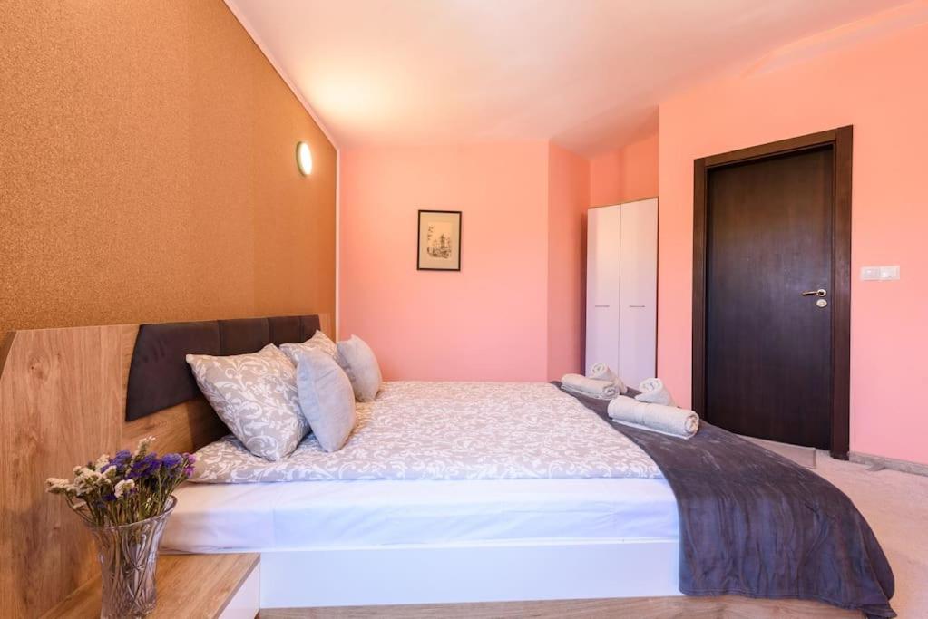 2BR Apartment Near Gondola by SI Stay