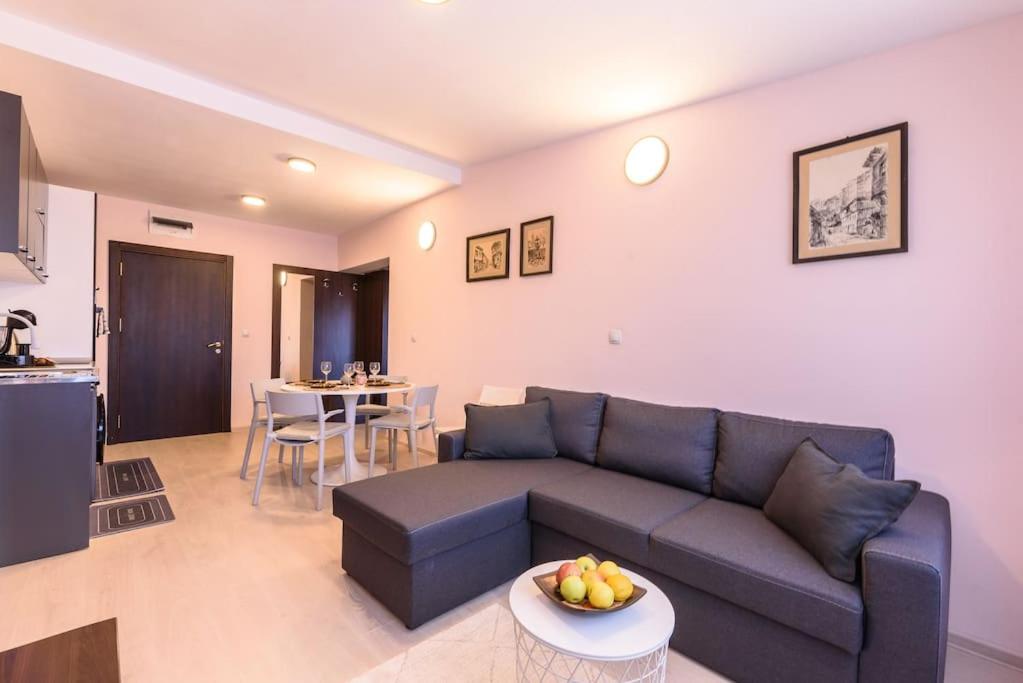 2BR Apartment Near Gondola by SI Stay