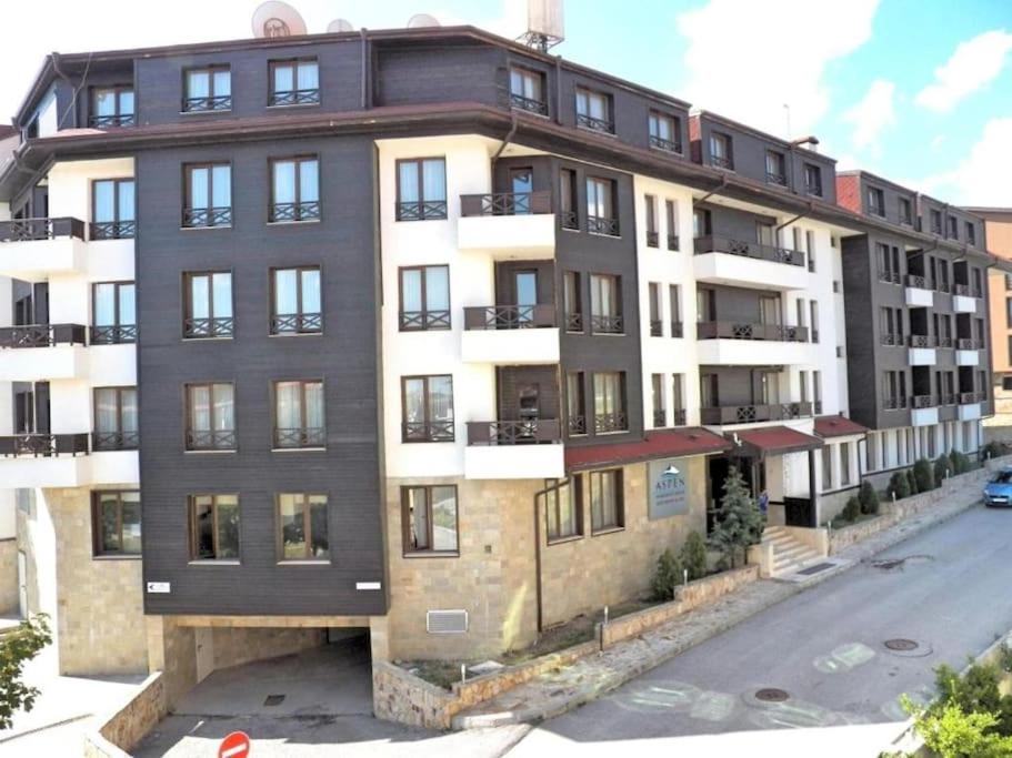 2BR Apartment Near Gondola by SI Stay