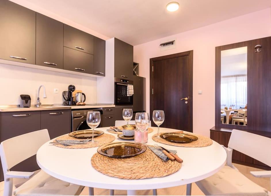 2BR Apartment Near Gondola by SI Stay