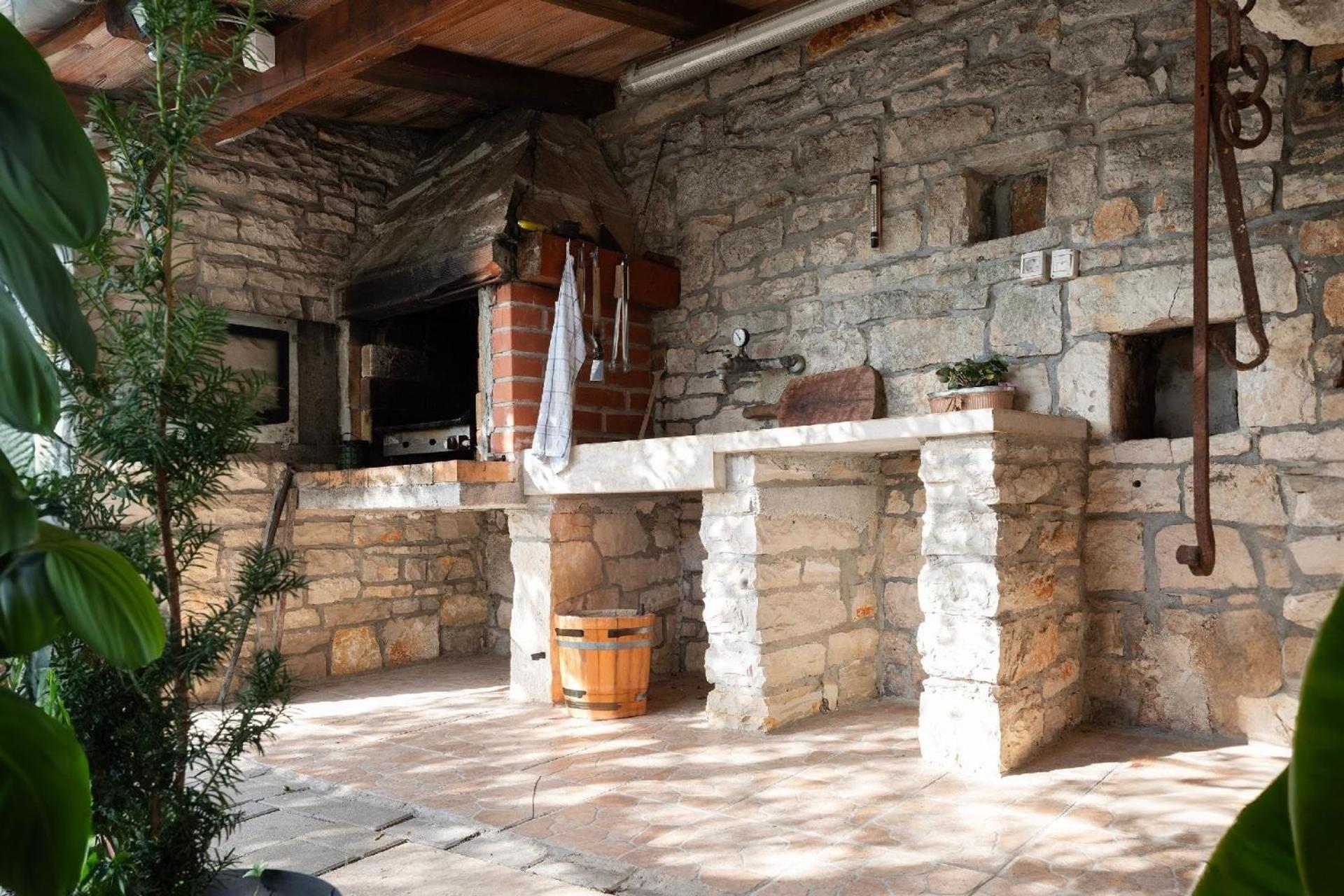 Tolles Ferienhaus in Peresiji mit Privatem Pool view 3
