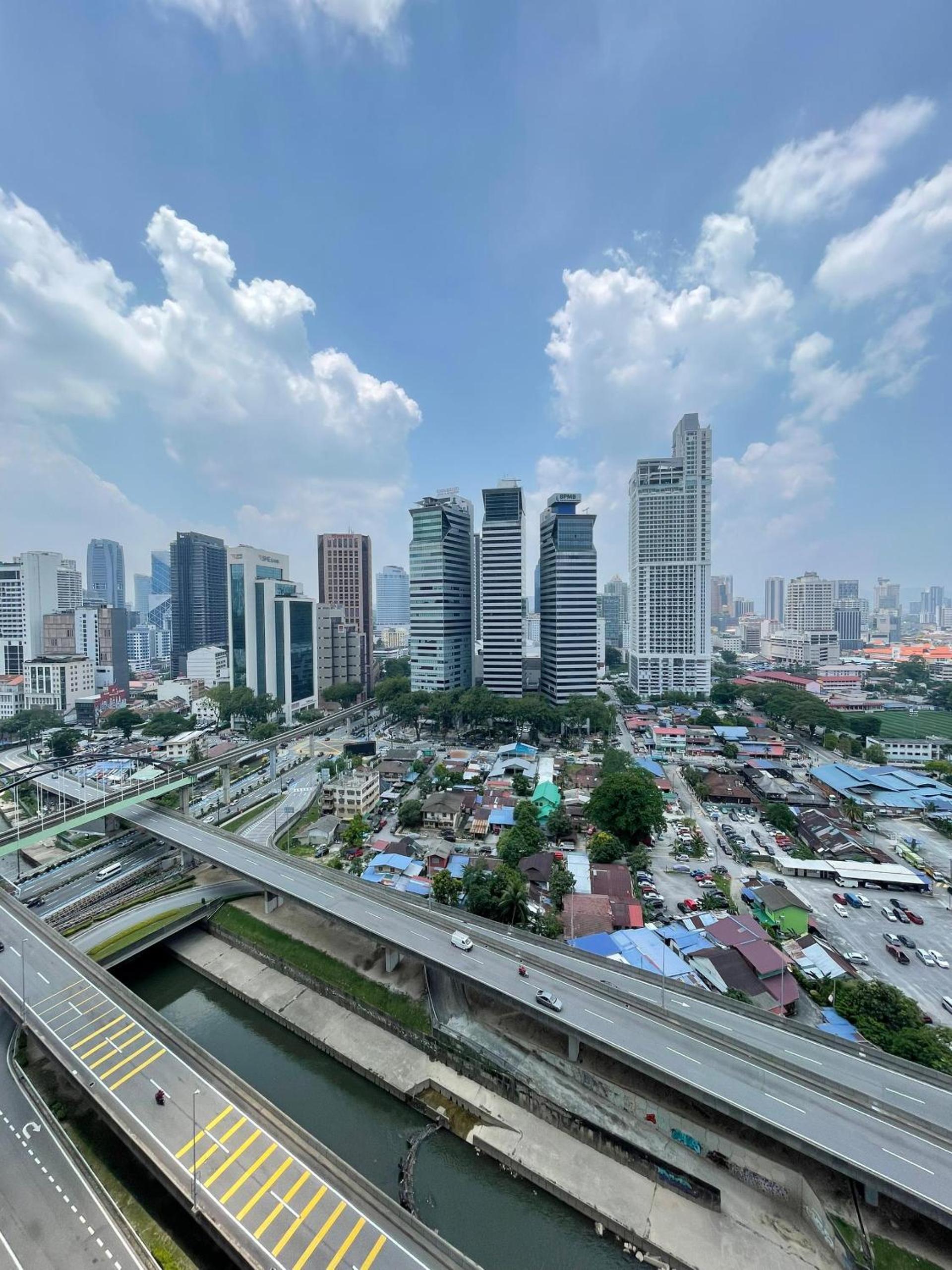Summer Suites Studio With Balcony Nearby KL City Centre