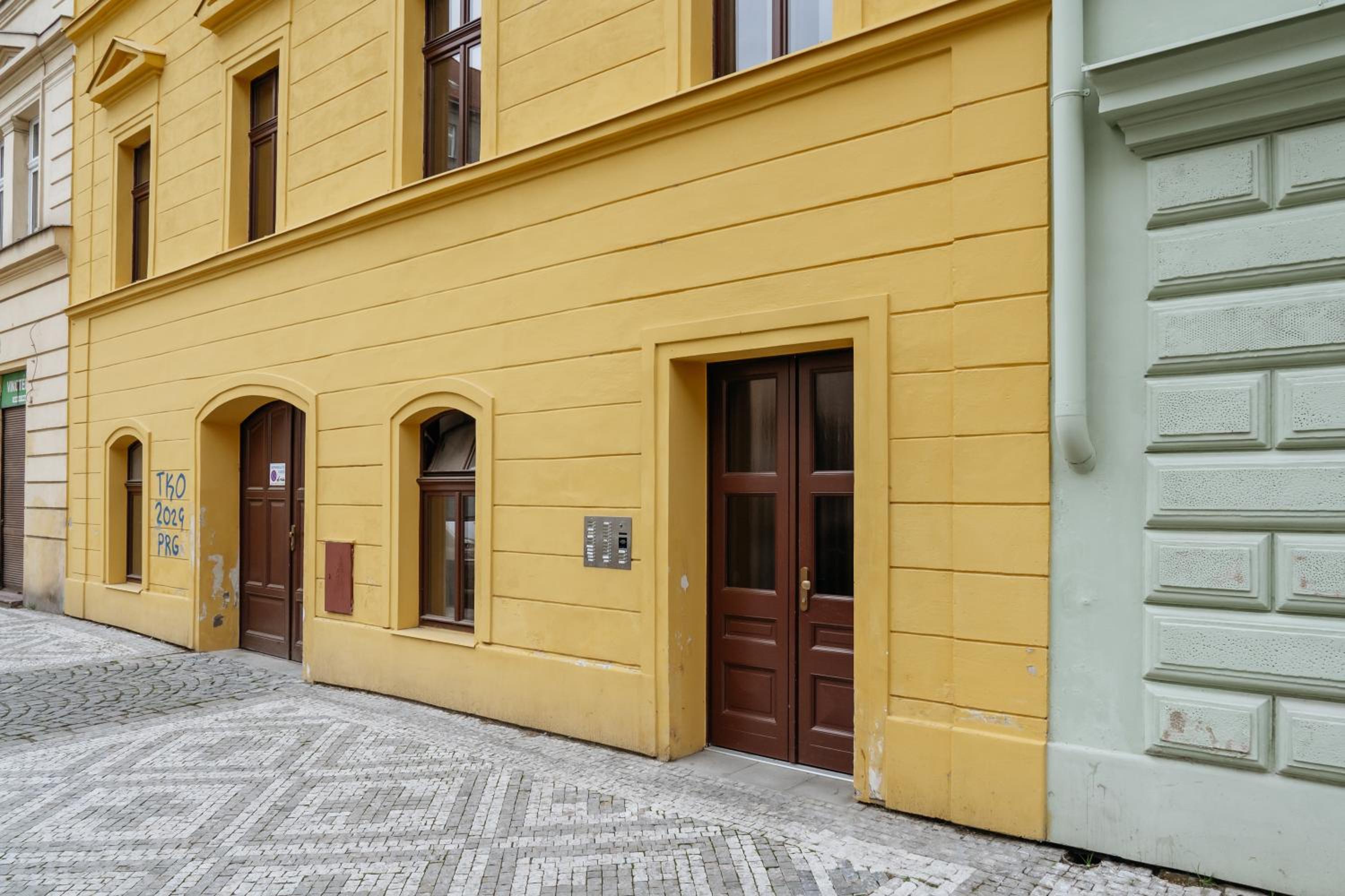 Prague Days - Two-bedroom Apartment with Workspace and Netflix in Nusle