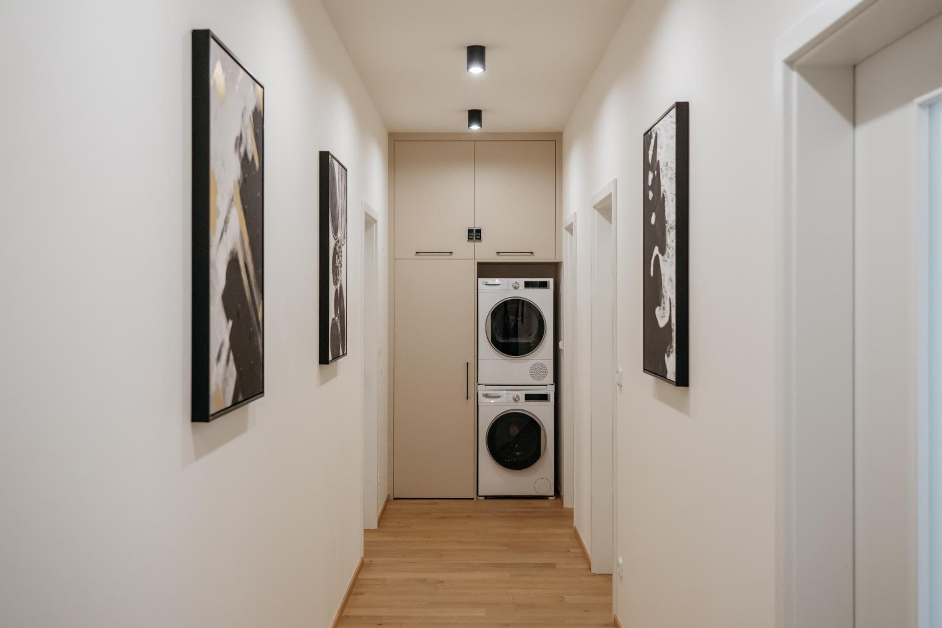 Prague Days - Two-bedroom Apartment with Workspace and Netflix in Nusle