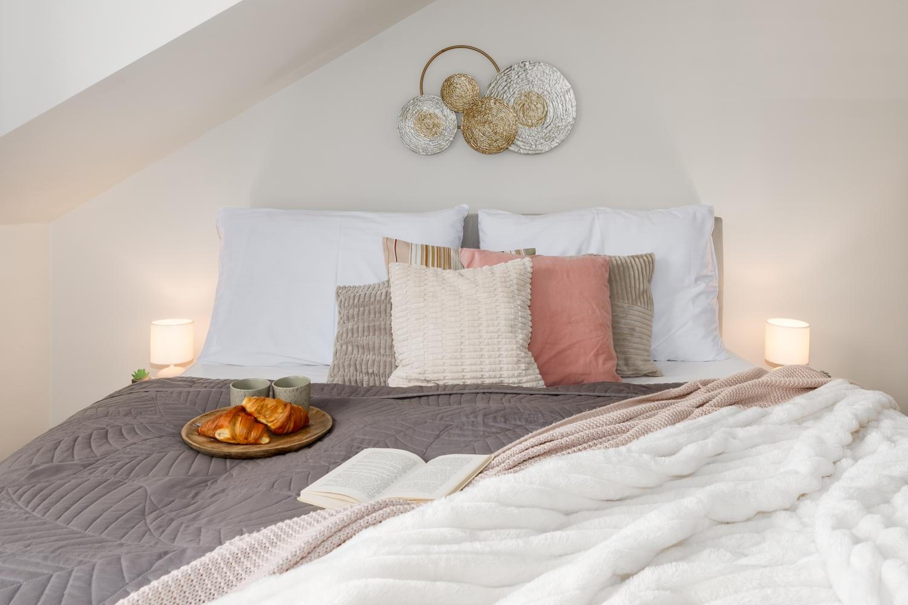 Prague Days - Two-bedroom Apartment with Workspace and Netflix in Nusle